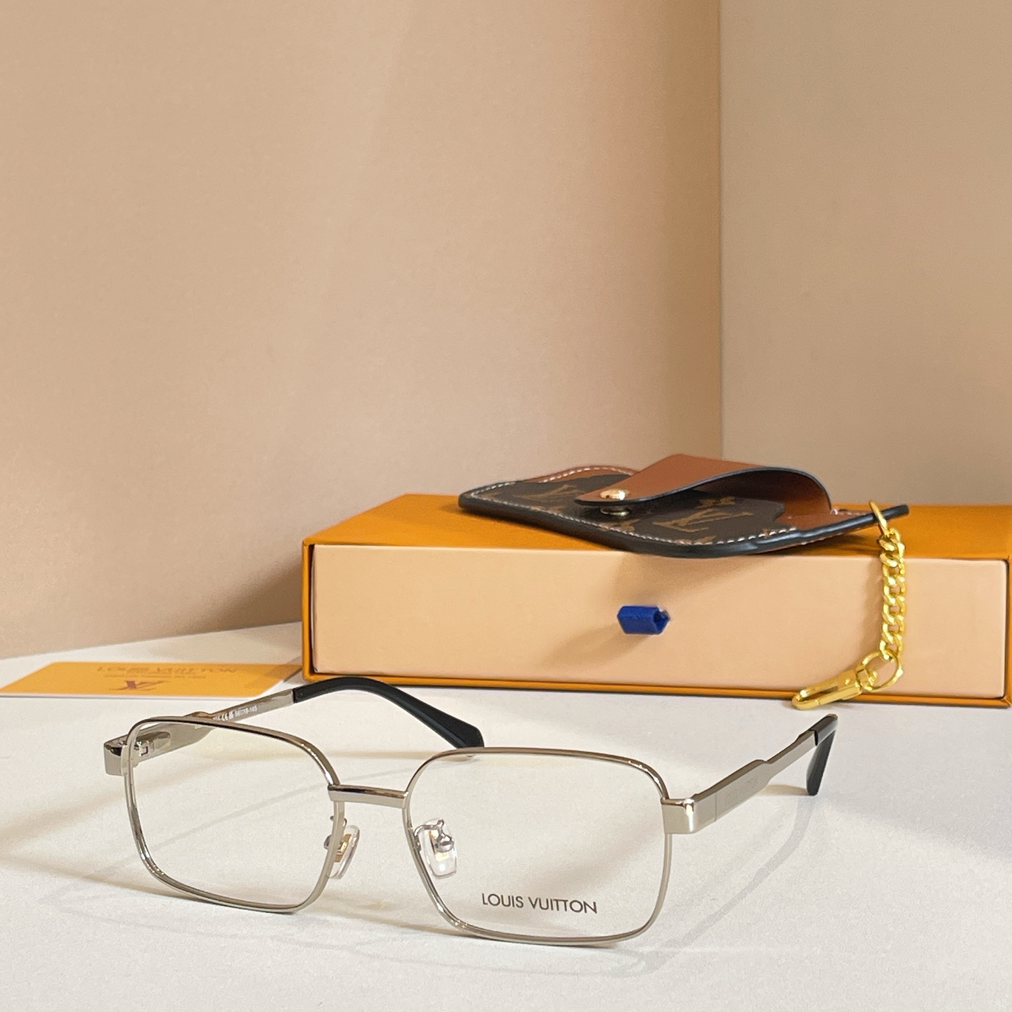 LOUIS VUITTON✨✨✨MODEL：Z3209E✨✨✨ SIZE：56口18-145✨✨