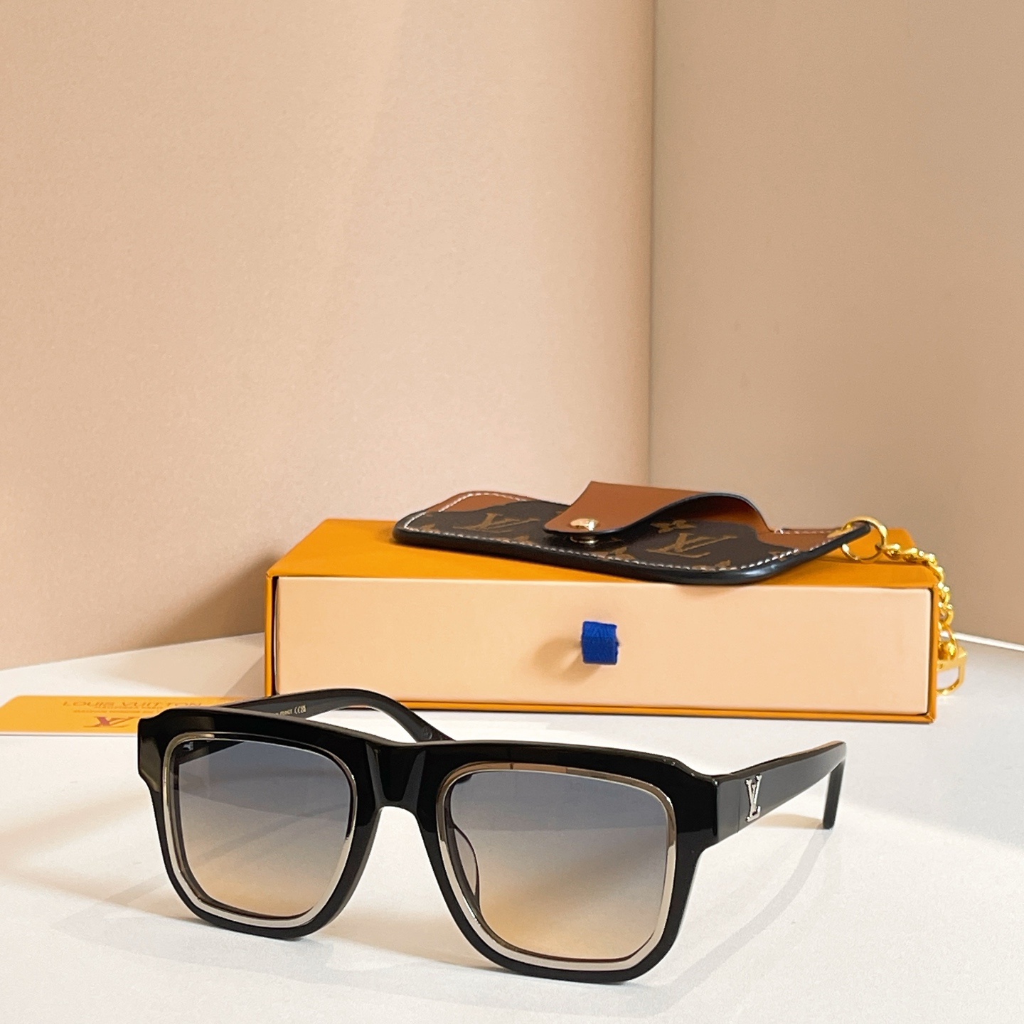 LOUIS VUITTON✨✨✨MODEL：Z2506U✨✨✨ SIZE：48口26-143✨✨