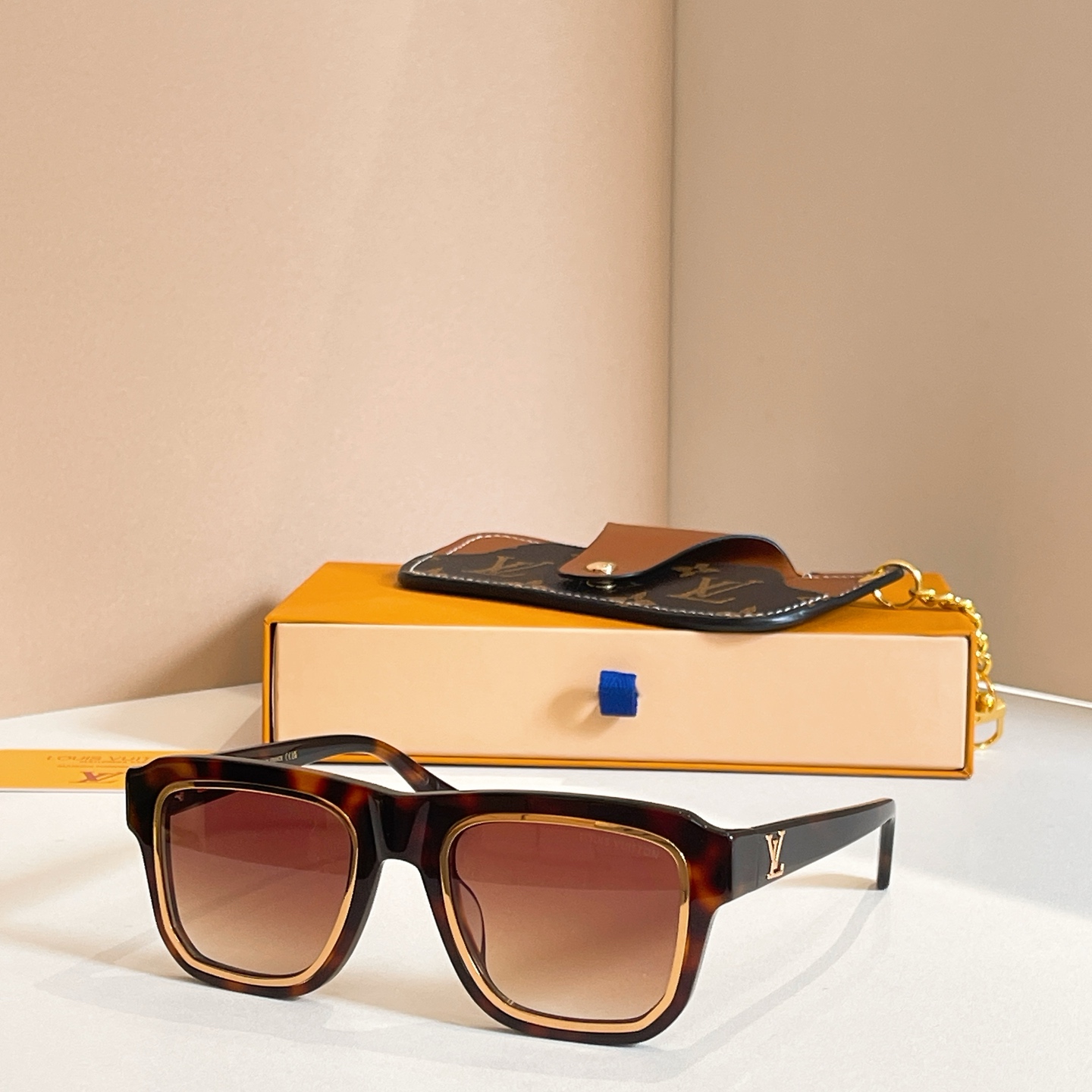 LOUIS VUITTON✨✨✨MODEL：Z2506U✨✨✨ SIZE：48口26-143✨✨