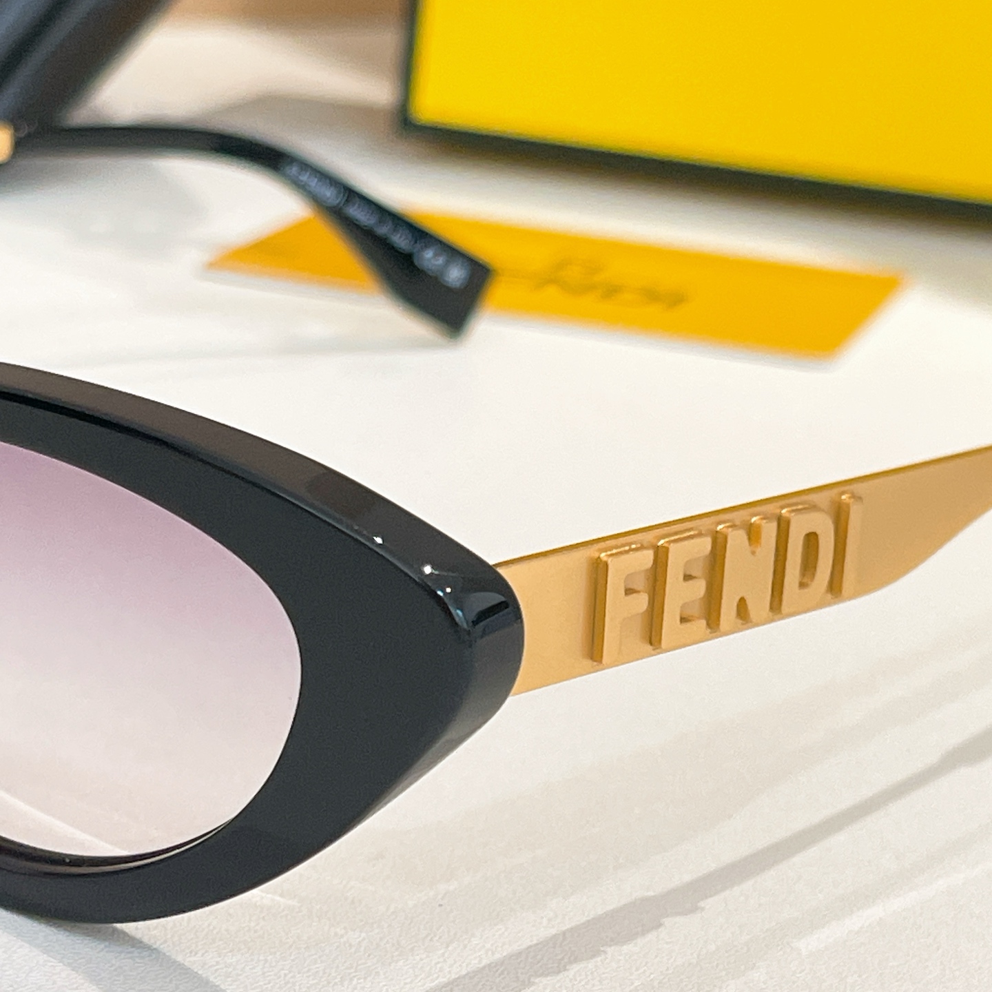 FEND*✨✨✨MODEL: FE40198U✨✨✨SIZE:52口19-145✨✨✨