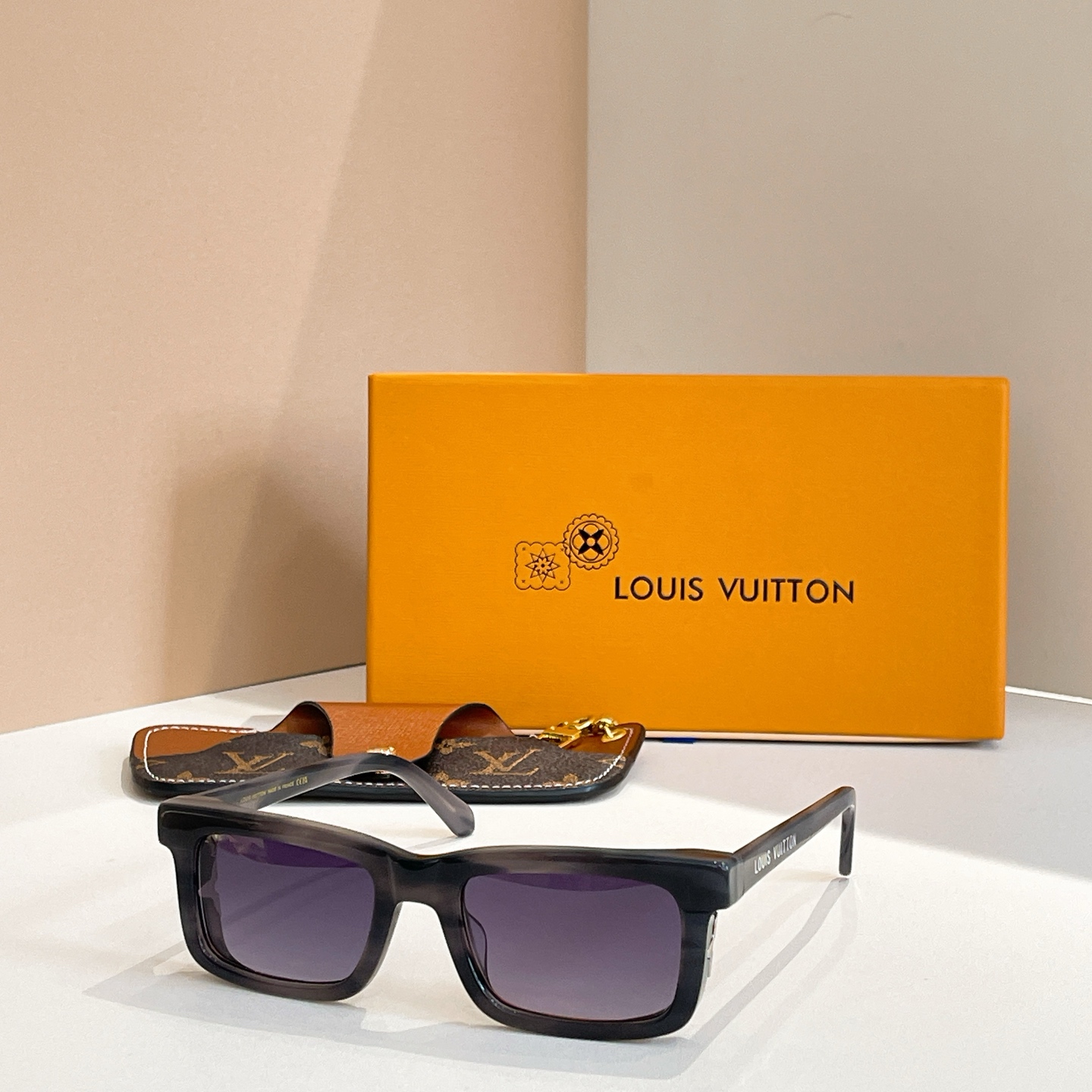 LOUIS VUITTON✨✨✨MODEL：Z2186U✨✨✨ SIZE：52口20-140✨✨