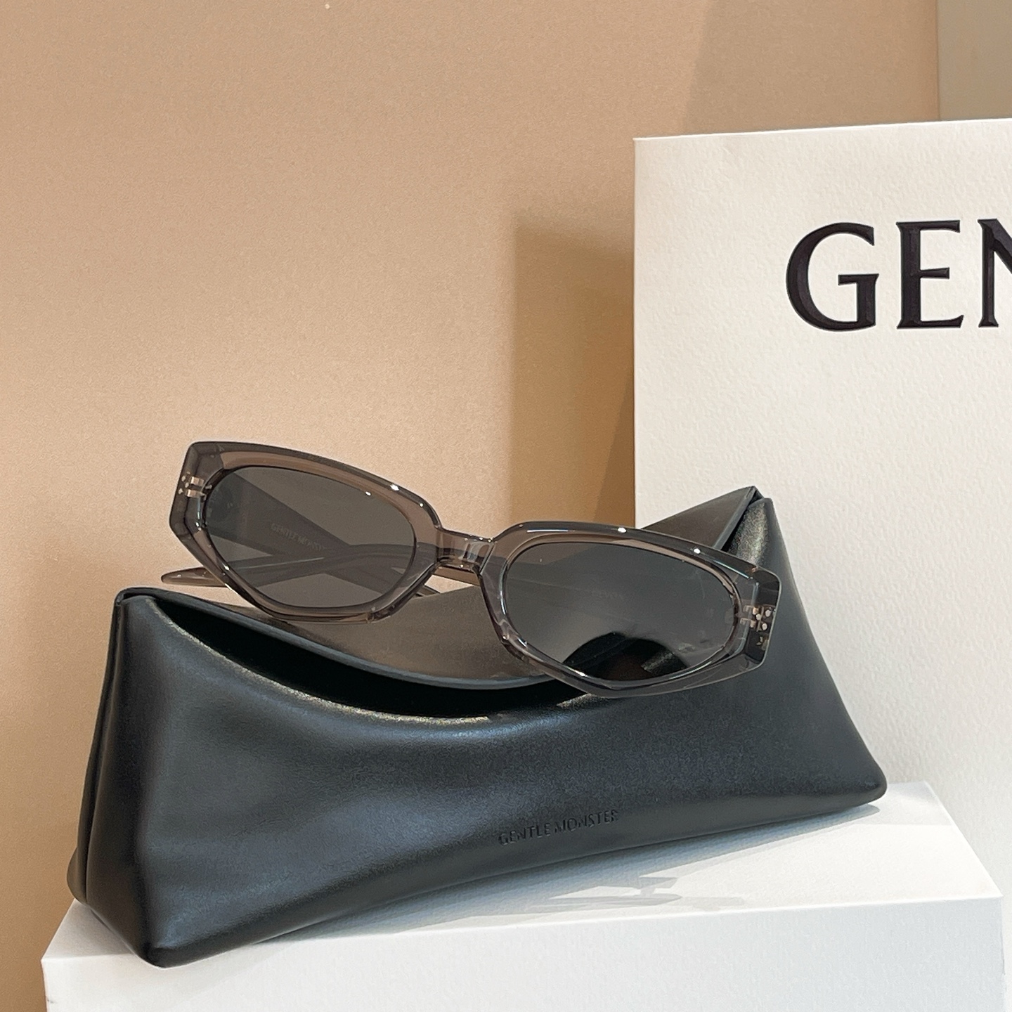 GENTLE MONSTE*🐼🐼🐼MODEL：DEVON🐼🐼🐼size：63口17-147🐼🐼🐼高版本～