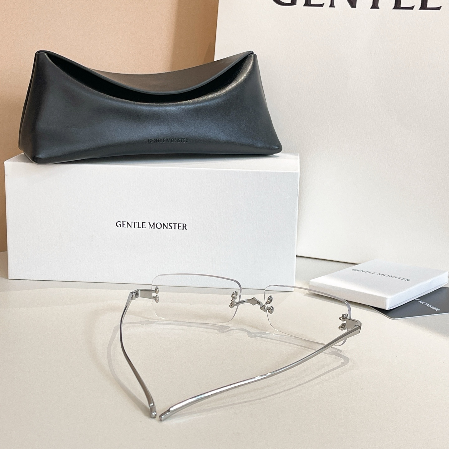 GENTLE MONSTE*🐼🐼🐼MODEL：PARANOYD🐼🐼🐼SIZE：61口16-135🐼🐼🐼高