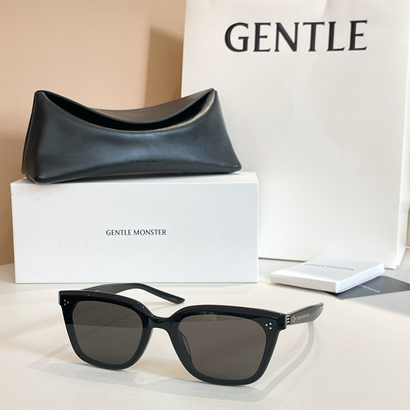 GENTLE MONSTE*🐼🐼🐼MODEL：NUMER🐼🐼🐼SIZE：64口18-146🐼🐼🐼高版本～