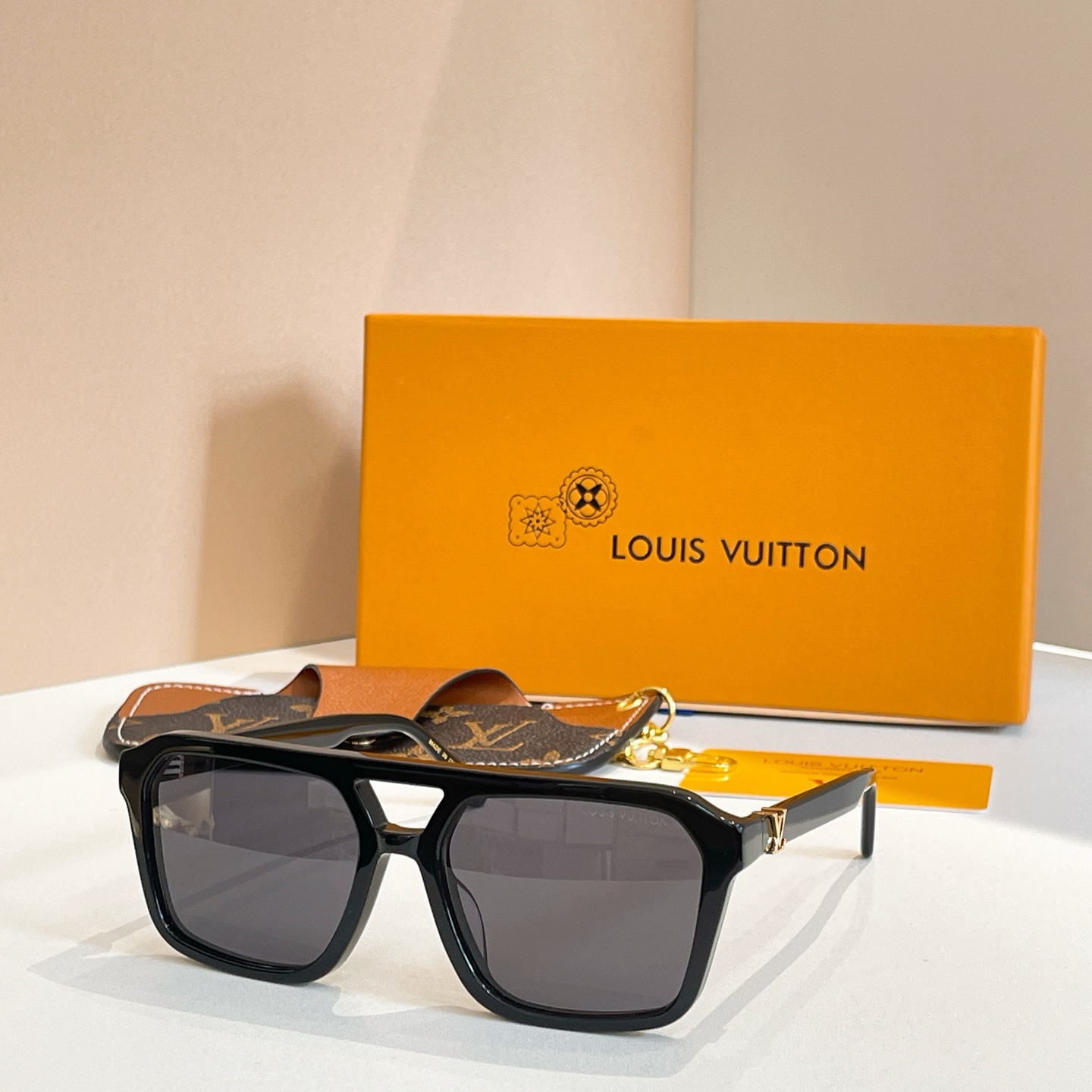 LOUIS VUITTON✨✨✨MODEL：Z3059U✨✨✨ SIZE：58口18-140✨✨