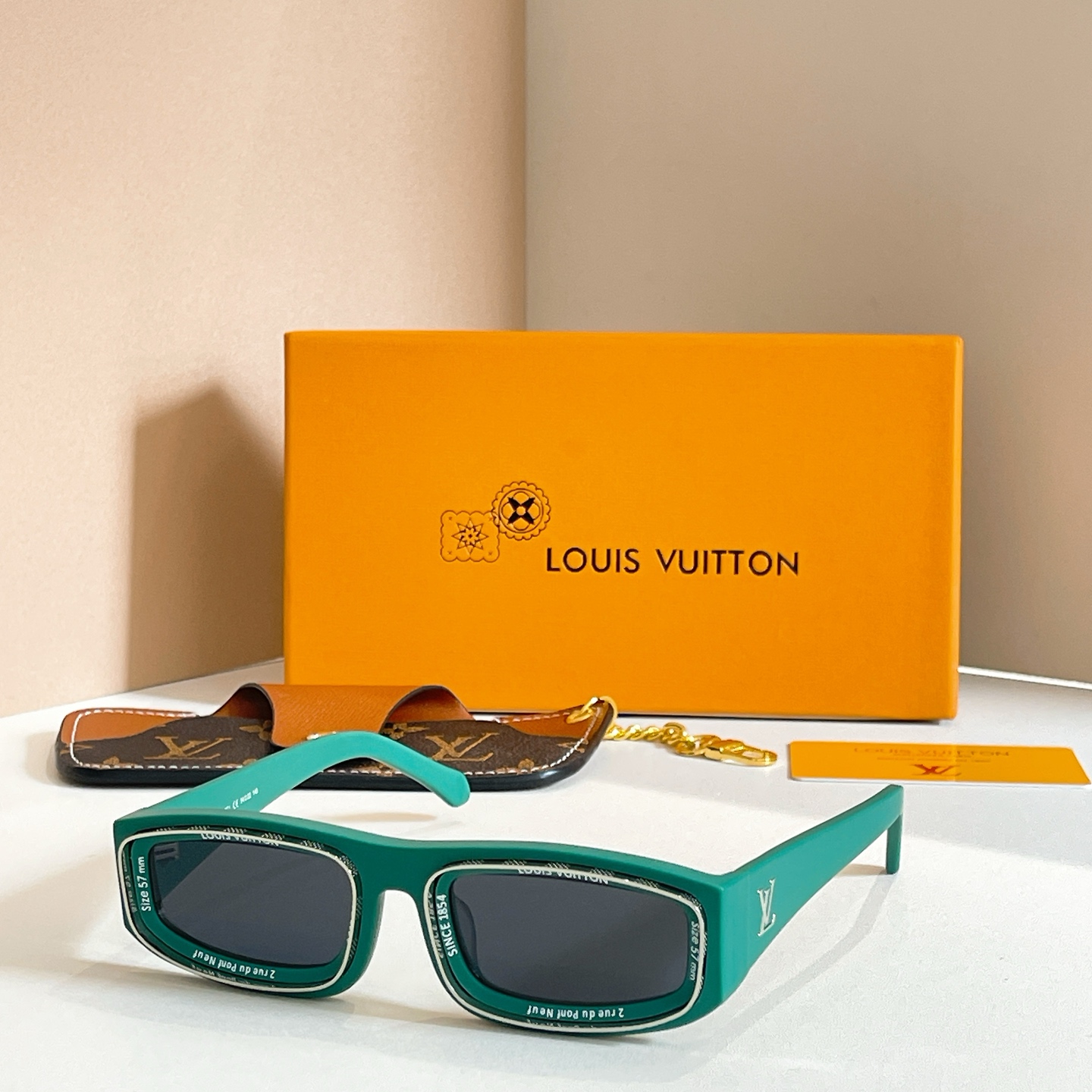 LOUIS VUITTO* MODEL：Z2388E SIZE：54口22-145🉐185