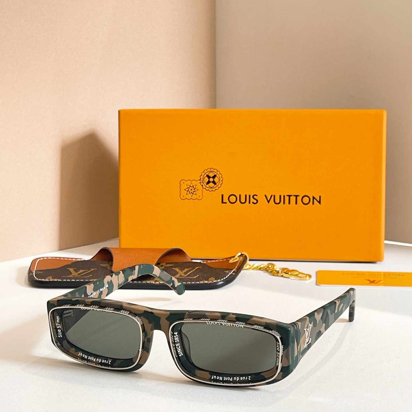 LOUIS VUITTO* MODEL：Z2388E