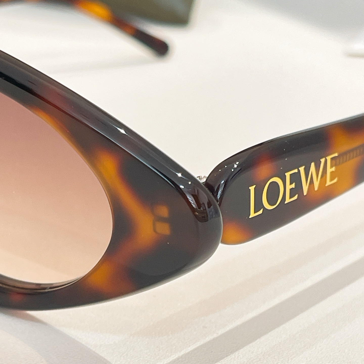 LOEWE MODELO: LW40185I TALLA: 50口18-140