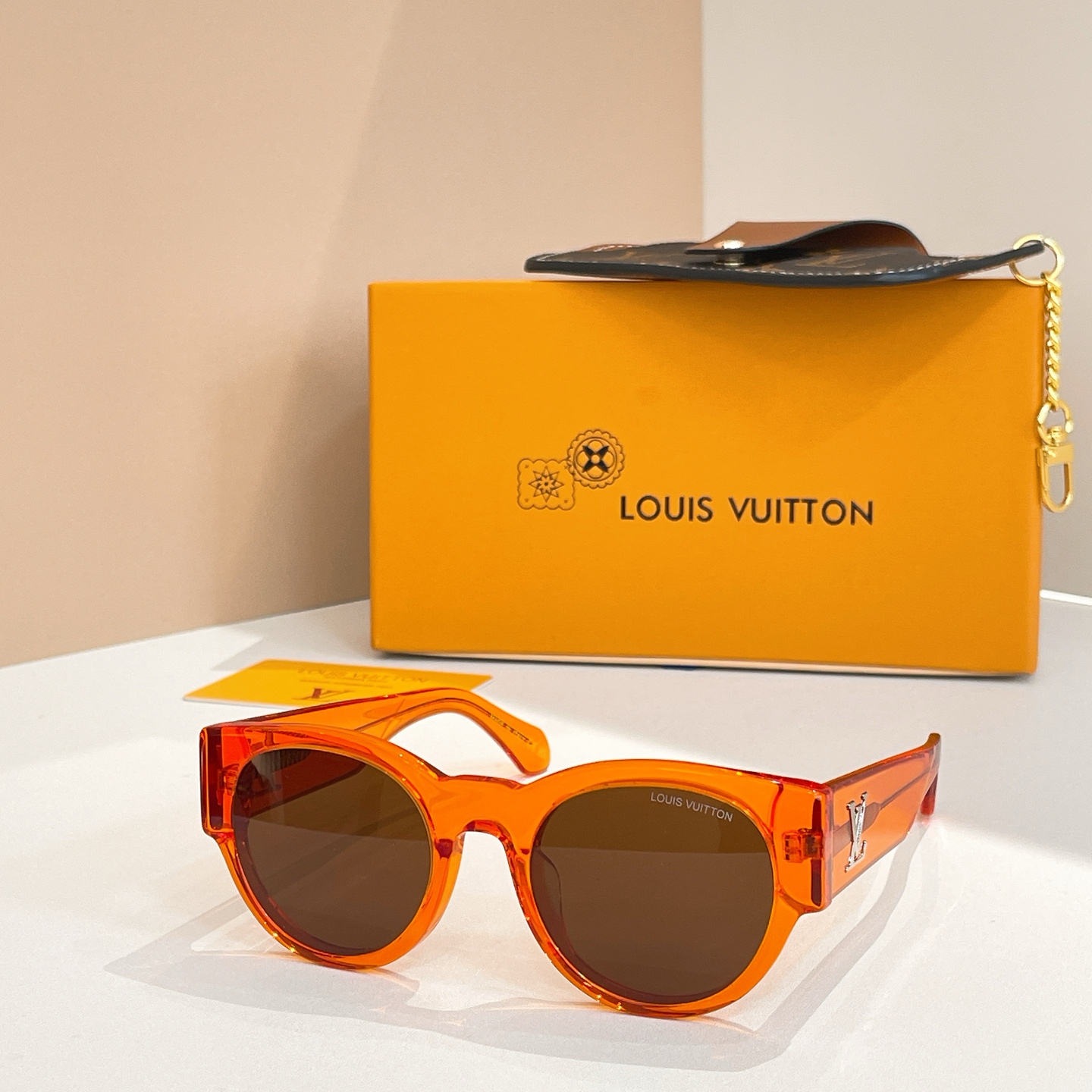 LOUIS VUITTON MODELO: Z3115E TALLA: 51口22-145🉐155