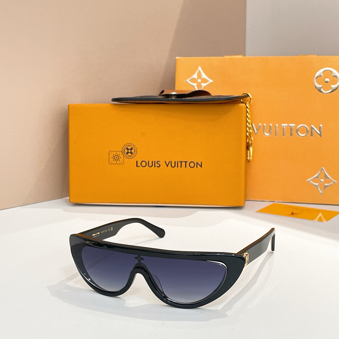 LOUIS VUITTON✨✨✨MODEL：Z2218U✨✨✨ SIZE：132口00-145✨✨