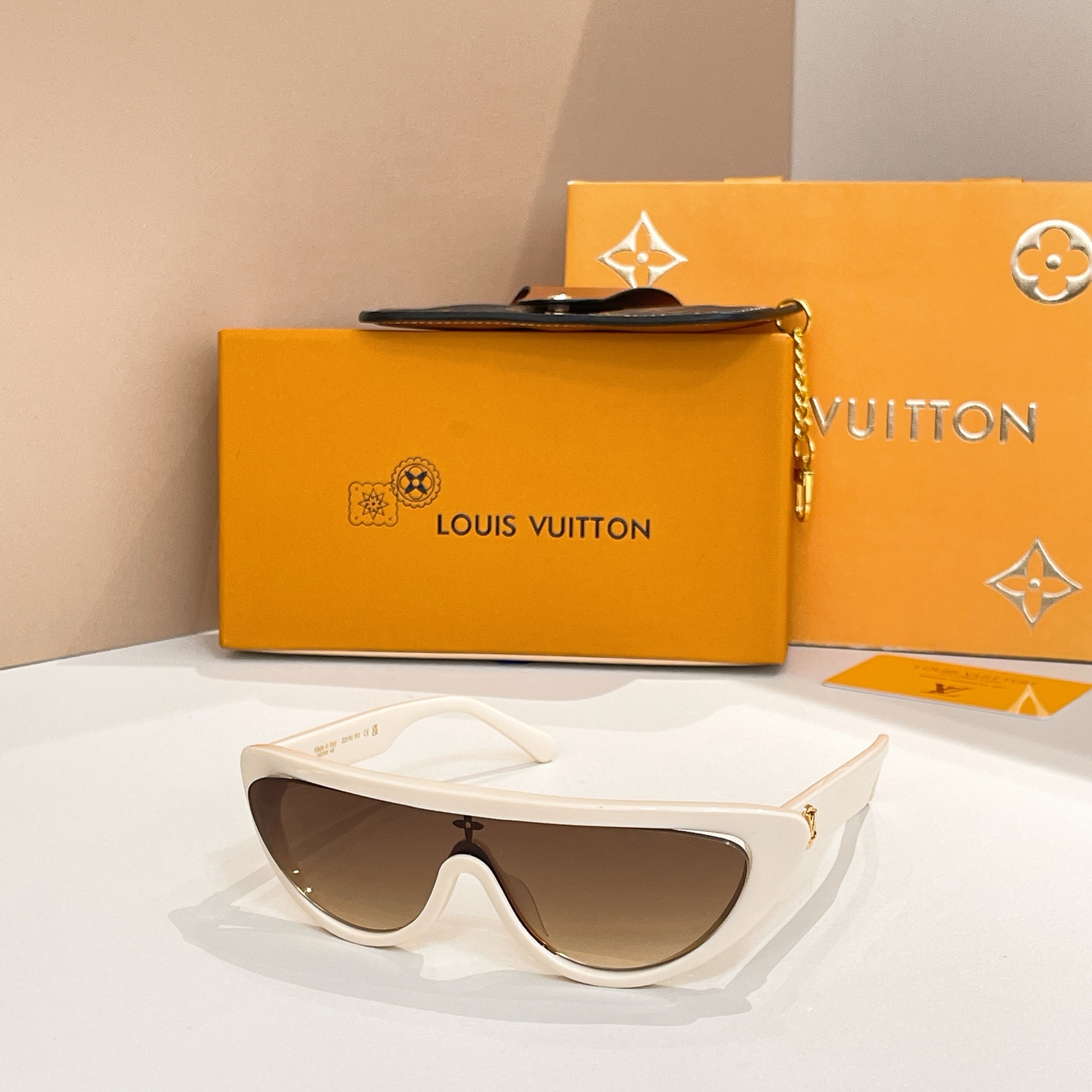 LOUIS VUITTON✨✨✨MODEL：Z2218U✨✨✨ SIZE：132口00-145✨✨