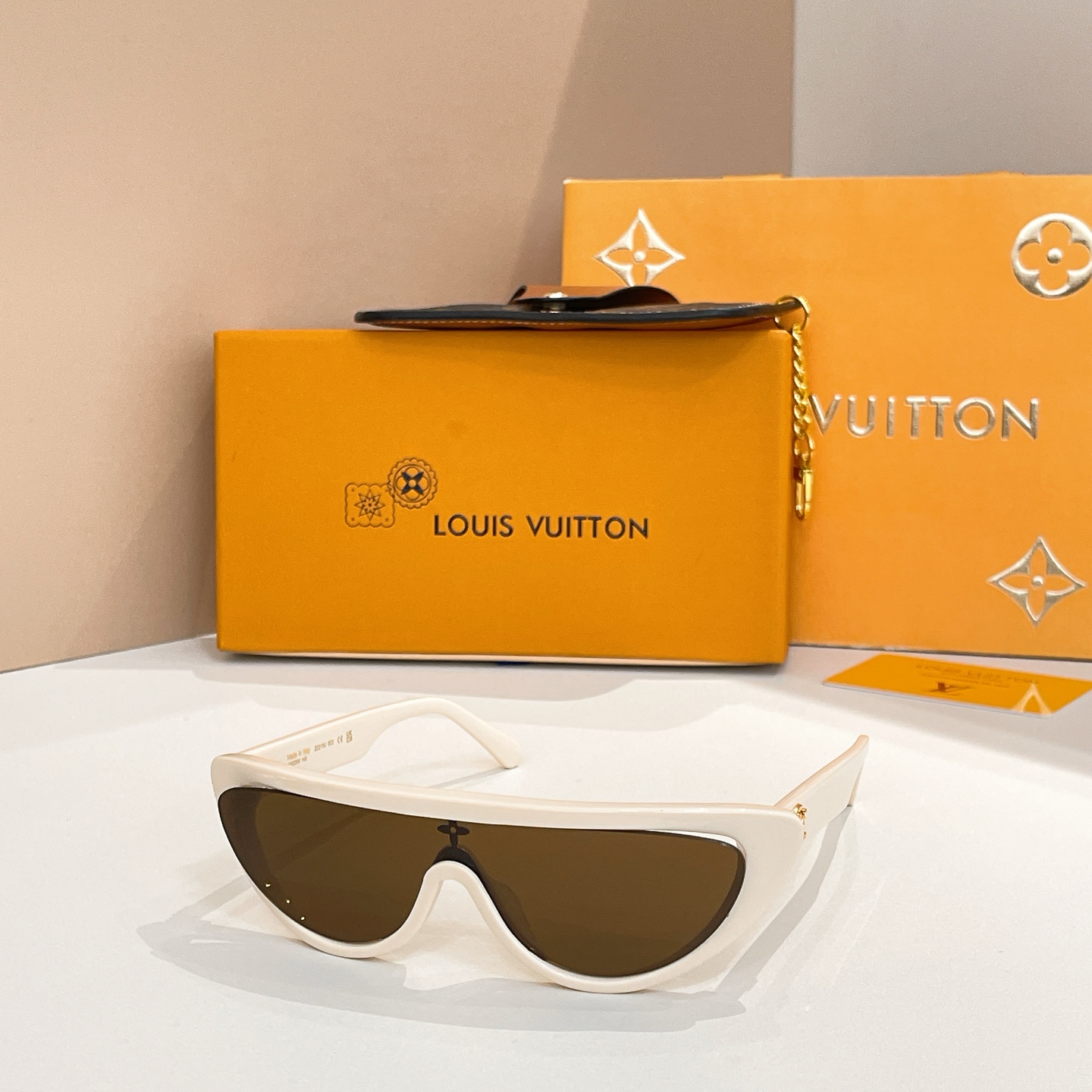 LOUIS VUITTON✨✨✨MODEL：Z2218U✨✨✨ SIZE：132口00-145✨✨