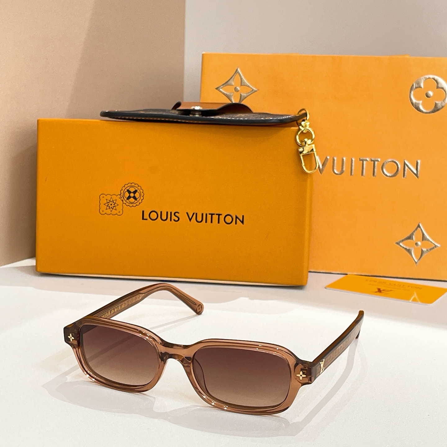 LOUIS VUITTON✨✨✨MODEL：Z3045U✨✨✨ SIZE：54口17-145✨✨