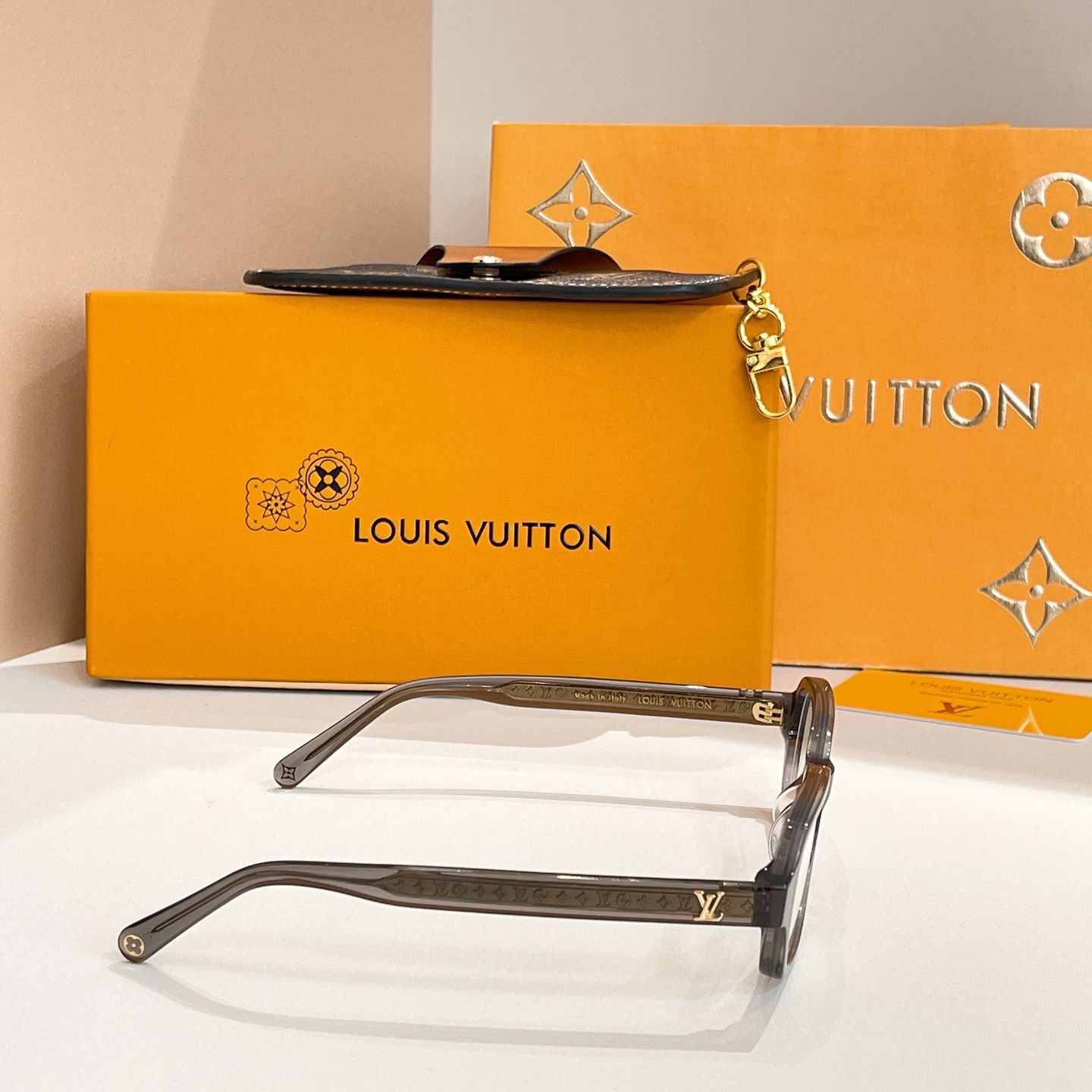 LOUIS VUITTON✨✨✨MODELO: Z3045U✨✨✨ TALLA: 54口17-145