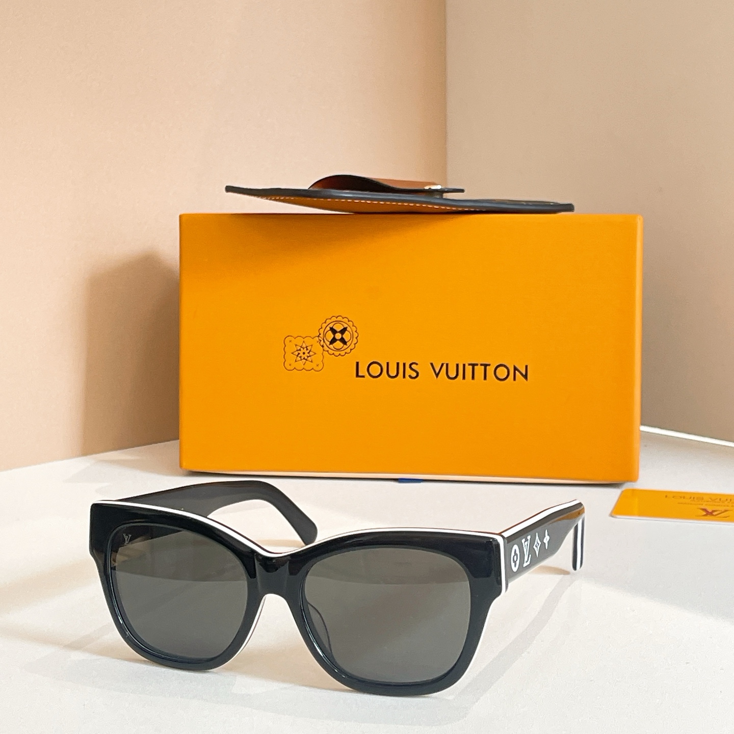 LOUIS VUITTON✨✨✨MODEL：Z2645U✨✨✨ SIZE：55口17-145✨✨