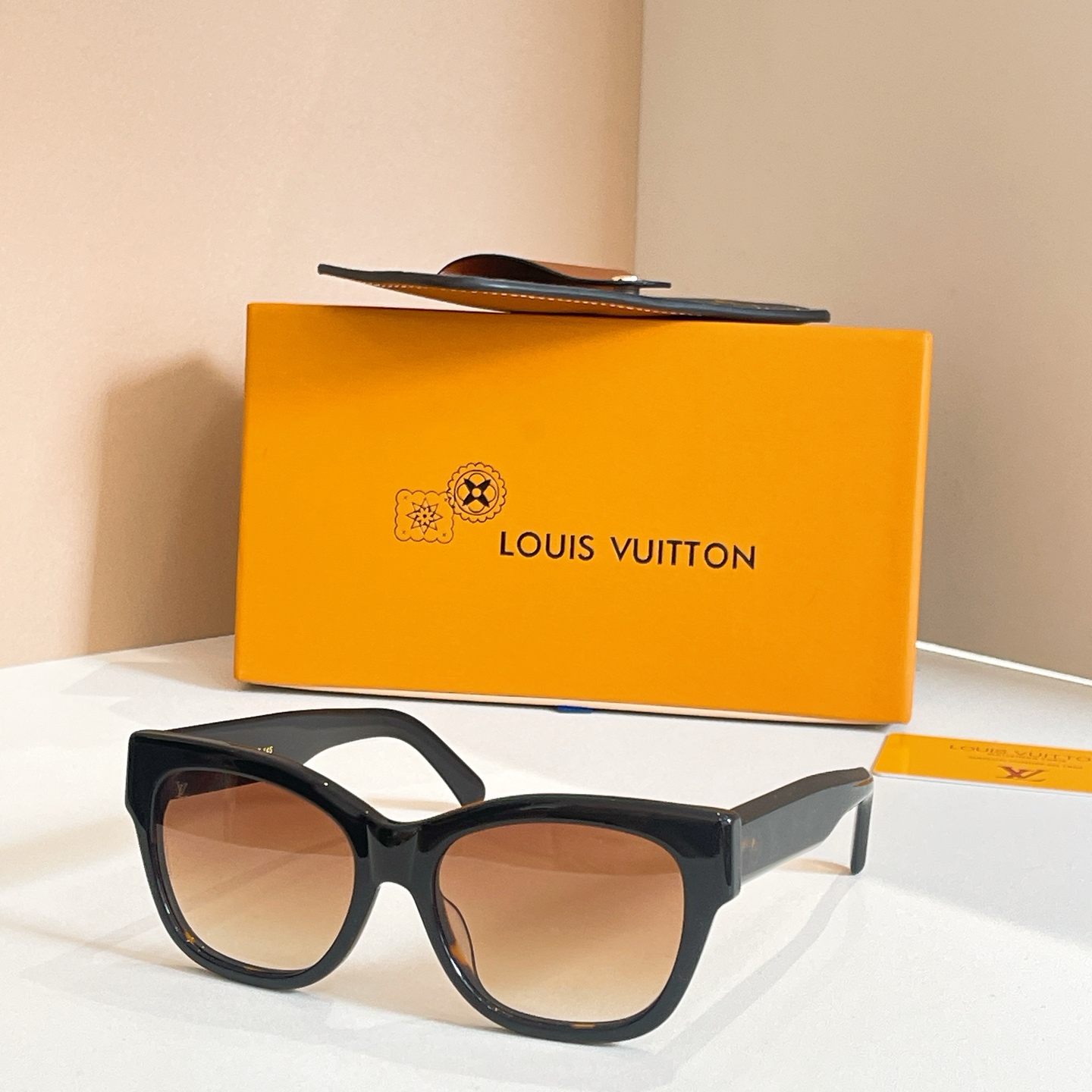 LOUIS VUITTON✨✨✨MODEL：Z2645U✨✨✨ SIZE：55口17-145✨✨