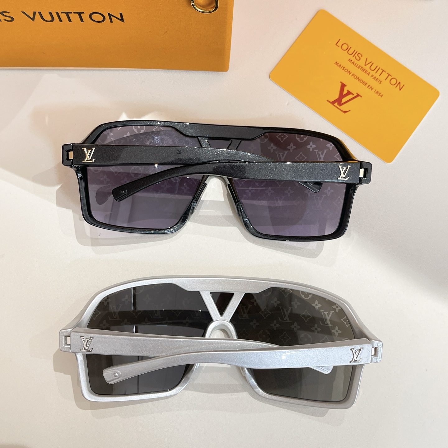 LOUIS VUITTON✨✨✨MODEL：Z3103U✨✨✨ SIZE：135口00-140✨✨