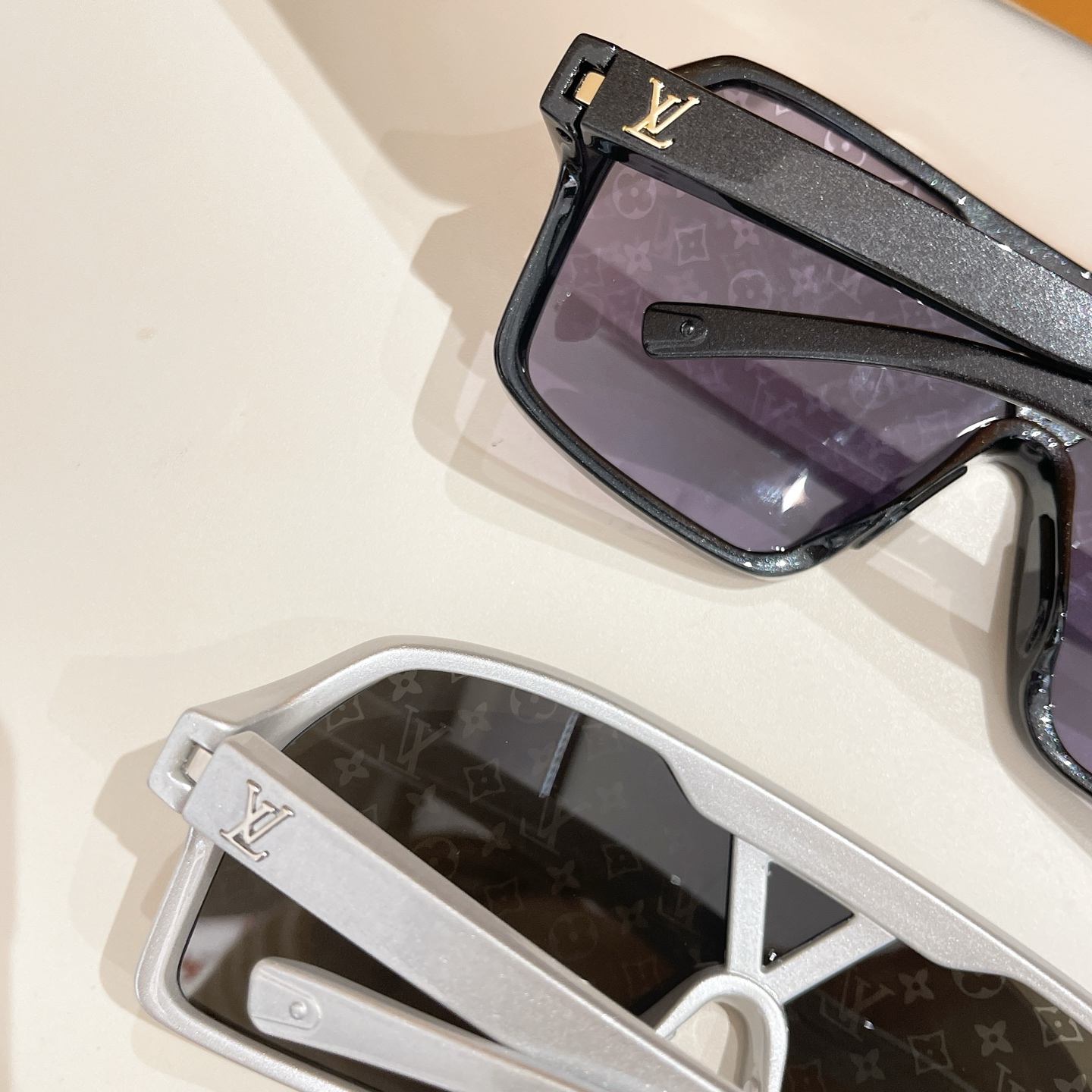 LOUIS VUITTON✨✨✨MODEL：Z3103U✨✨✨ SIZE：135口00-140✨✨