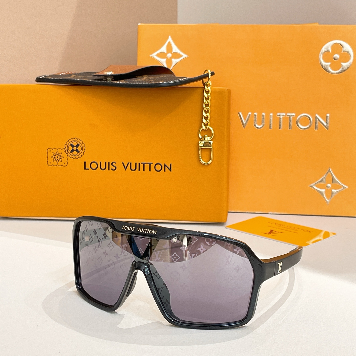 LOUIS VUITTON✨✨✨MODEL：Z3103U✨✨✨ SIZE：135口00-140✨✨