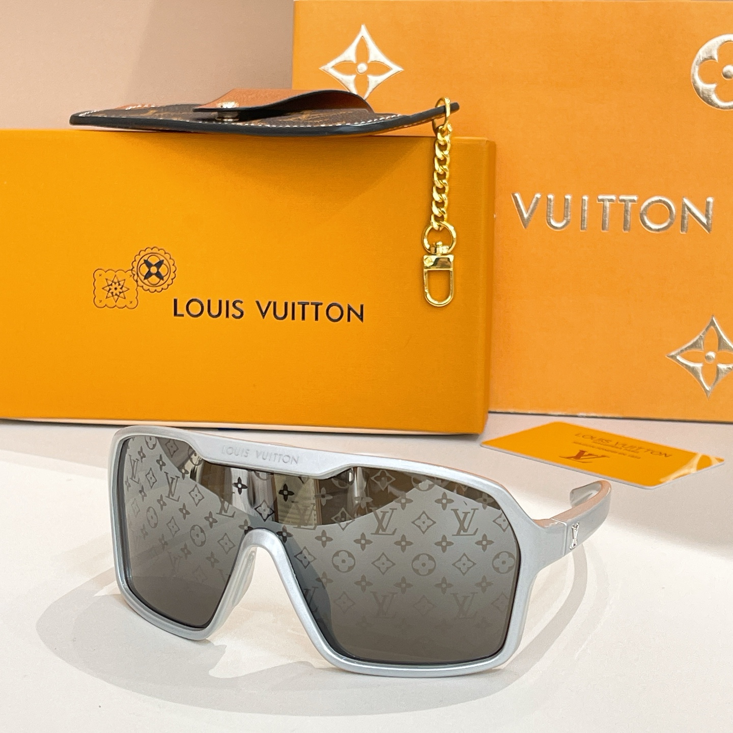 LOUIS VUITTON✨✨✨MODEL：Z3103U✨✨✨ SIZE：135口00-140✨✨