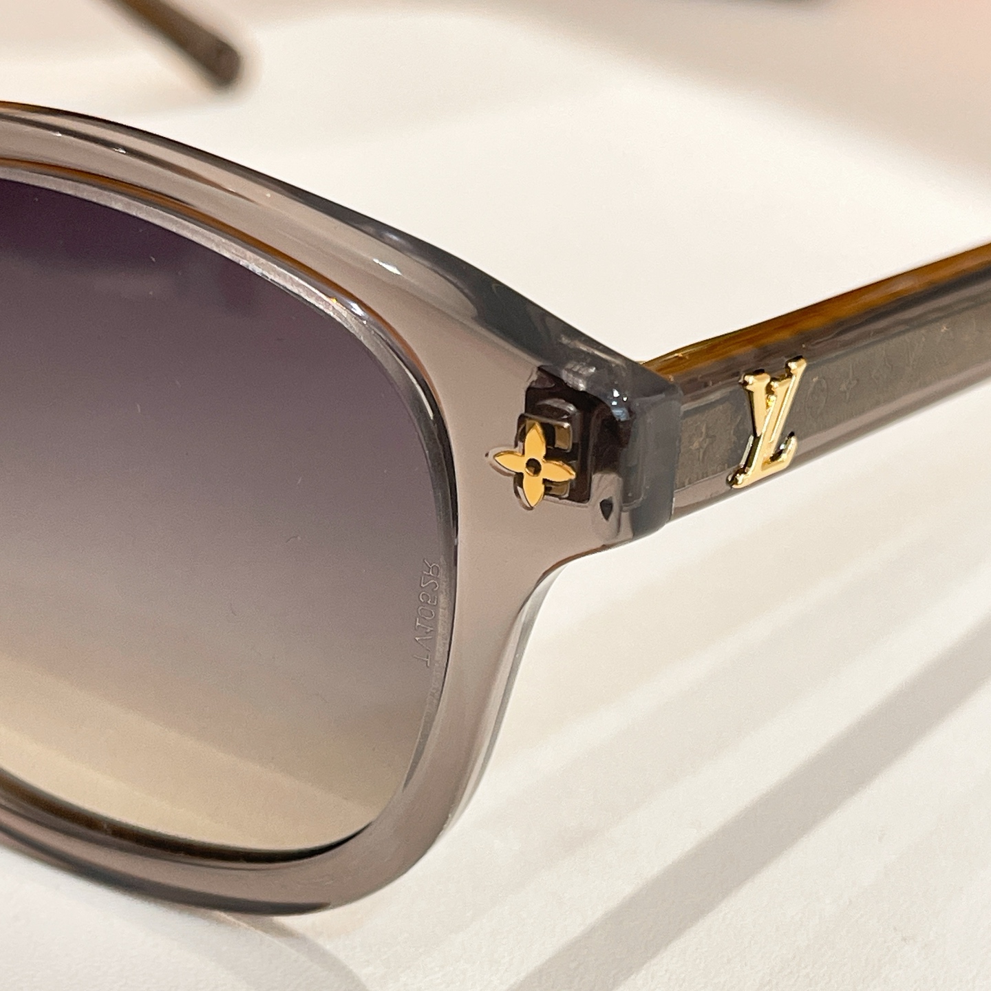 LOUIS VUITTON✨✨✨MODEL：Z2810W✨✨✨ SIZE：53口23-145✨✨