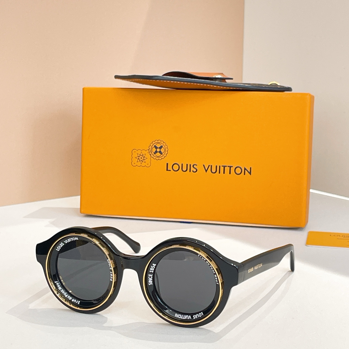 LOUIS VUITTO* MODELO：Z2386U TALLA：43口30-145 🉐170，con pedrería 180