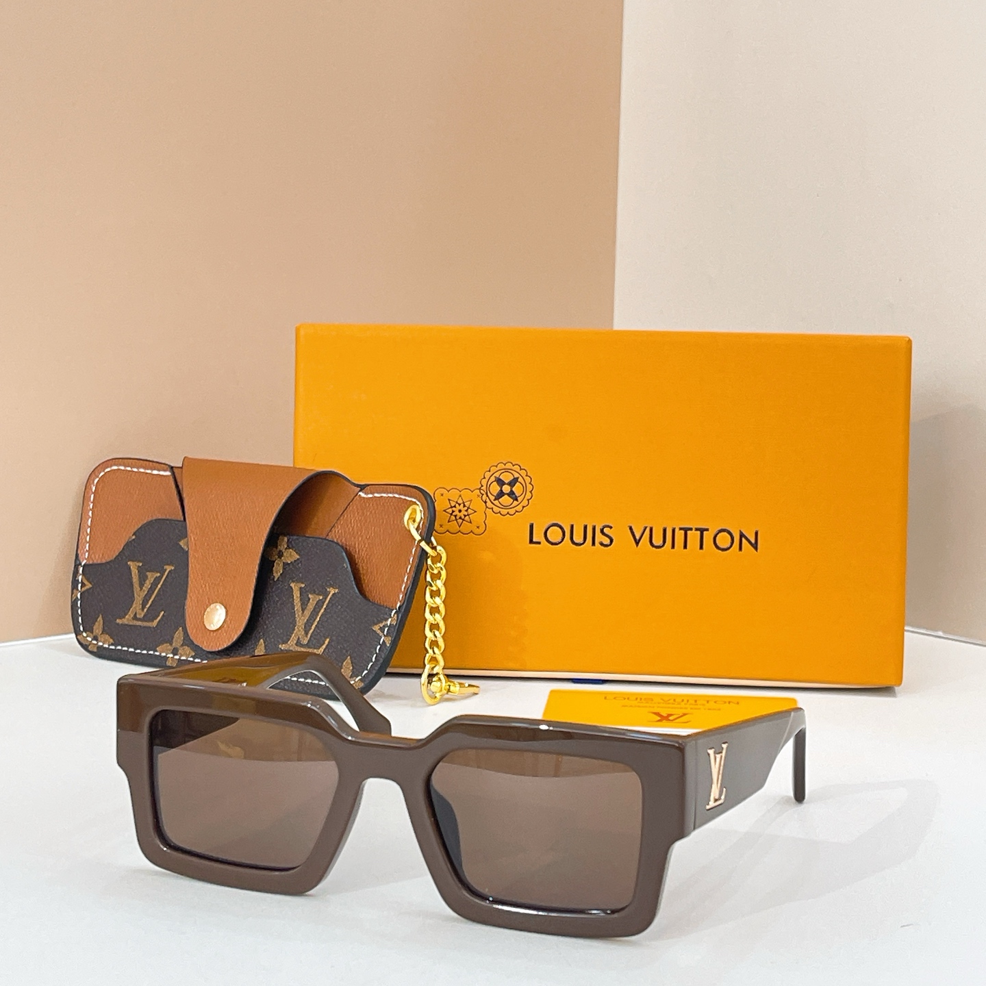 LOUIS VUITTON✨✨✨MODEL：Z2701W ✨✨✨ SIZE：54口21-145✨✨