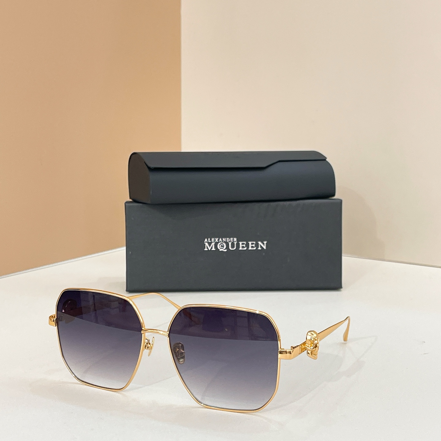 Alexander McQUEEN✨✨✨MODEL：AM0821S✨✨✨ SIZE：60口16-142✨