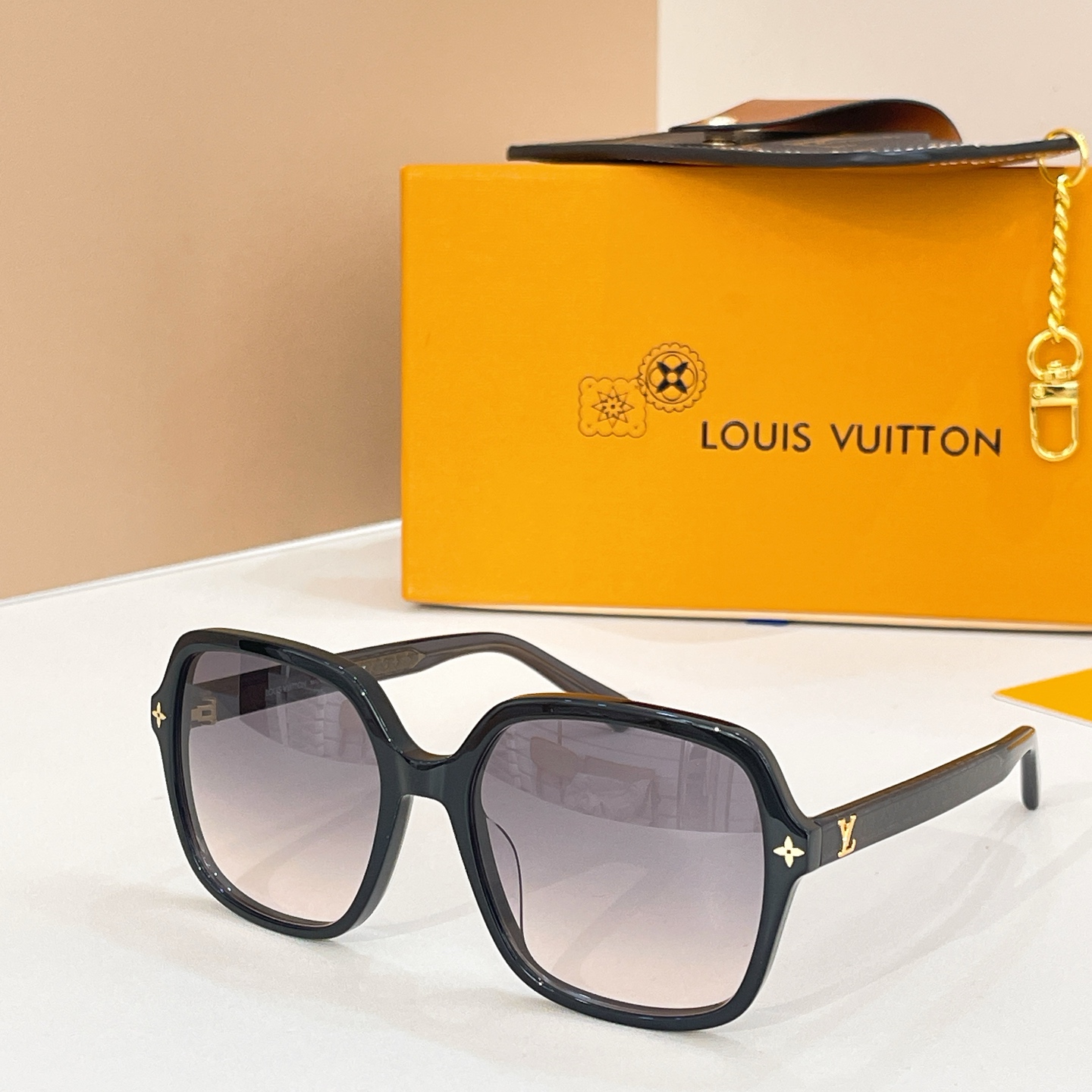 LOUIS VUITTON✨✨✨MODEL：Z3044E✨✨✨ SIZE：56口16-145✨✨钟楚曦同