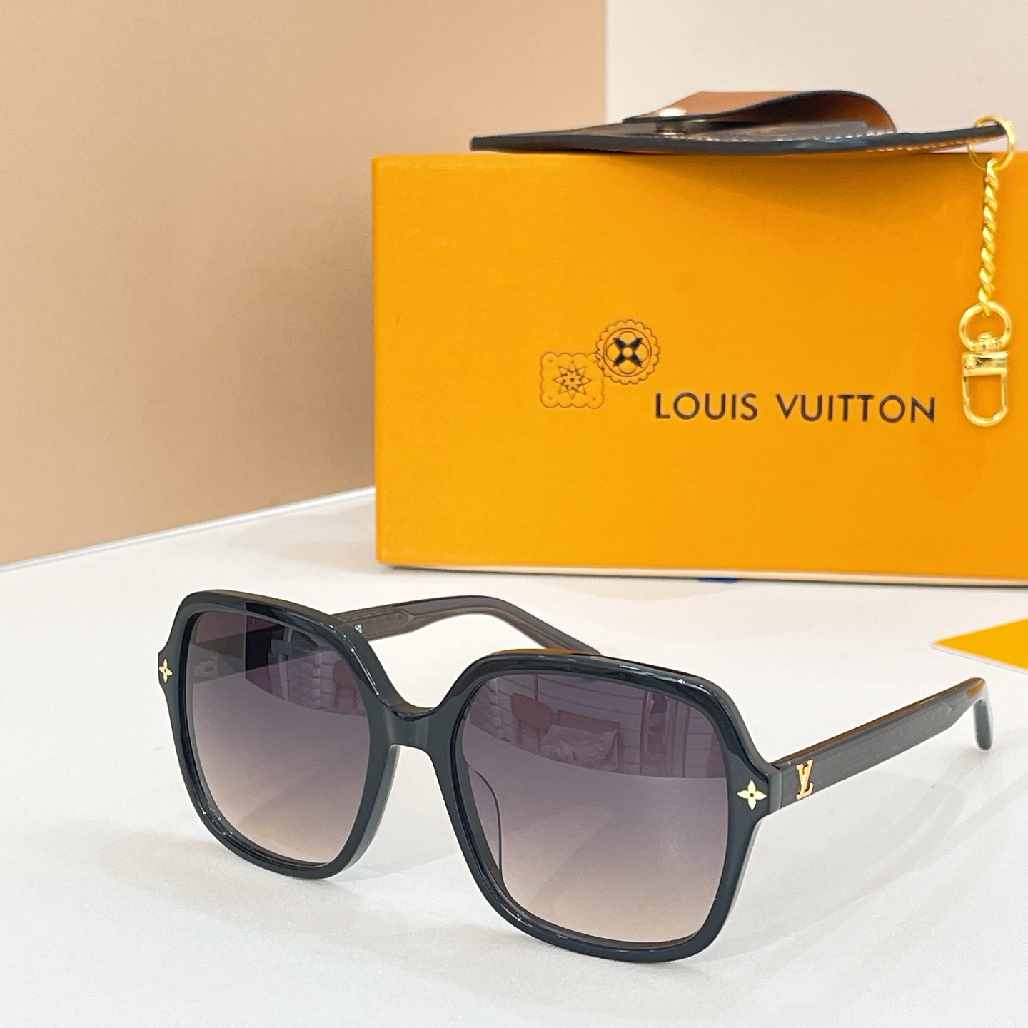 LOUIS VUITTON✨✨✨MODEL：Z3044E✨✨✨ SIZE：56口16-145✨✨钟楚曦同