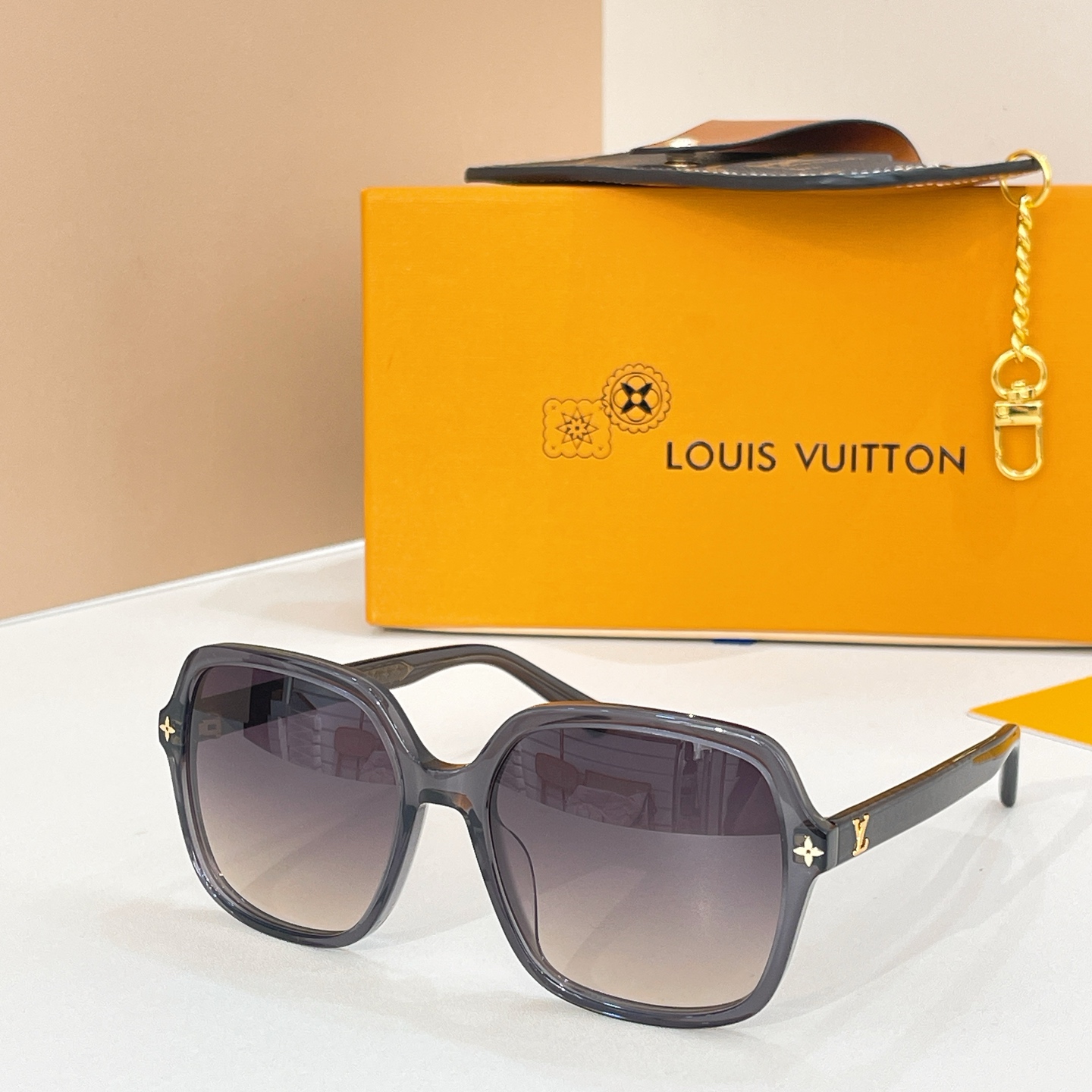 LOUIS VUITTON✨✨✨MODEL：Z3044E✨✨✨ SIZE：56口16-145✨✨钟楚曦同