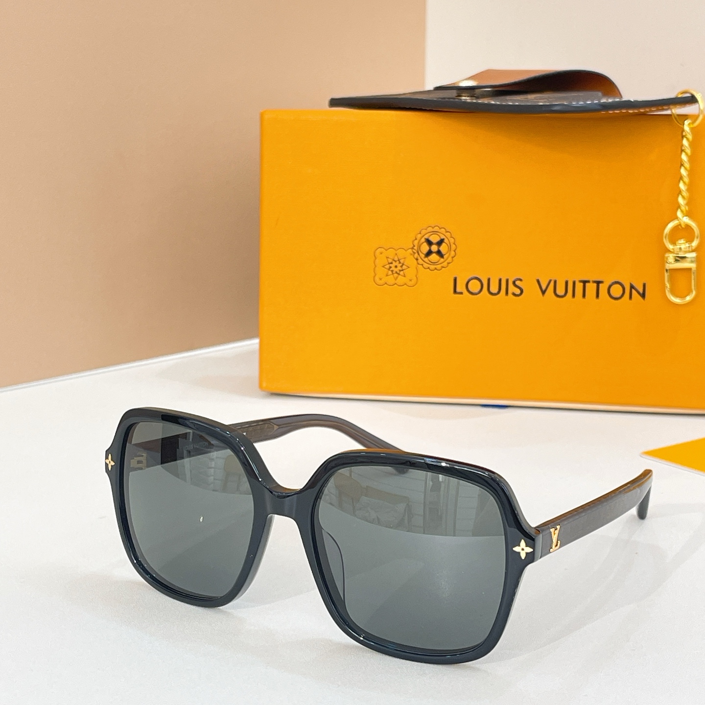 LOUIS VUITTON✨✨✨MODEL：Z3044E✨✨✨ SIZE：56口16-145✨✨钟楚曦同