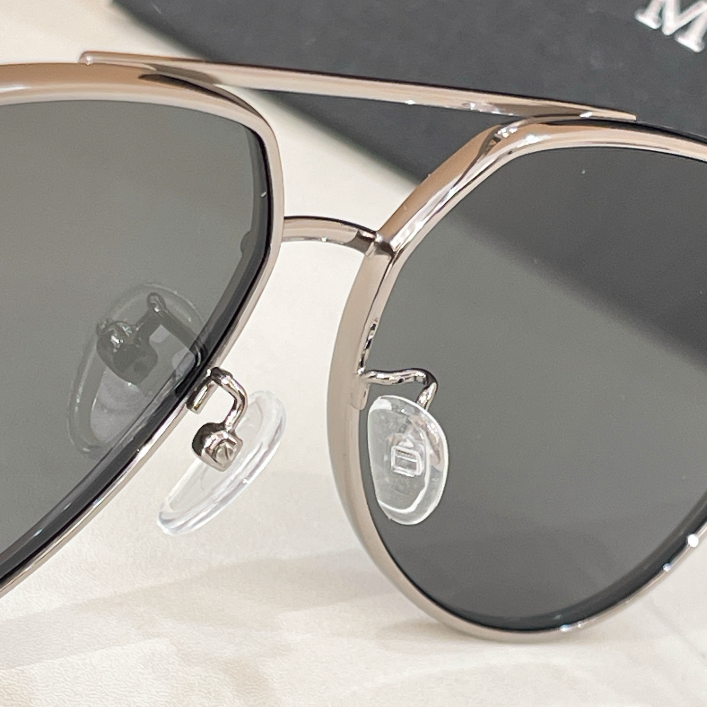 Alexander McQUEEN✨✨✨MODEL：AM0373S✨✨✨ SIZE：59口15-145✨