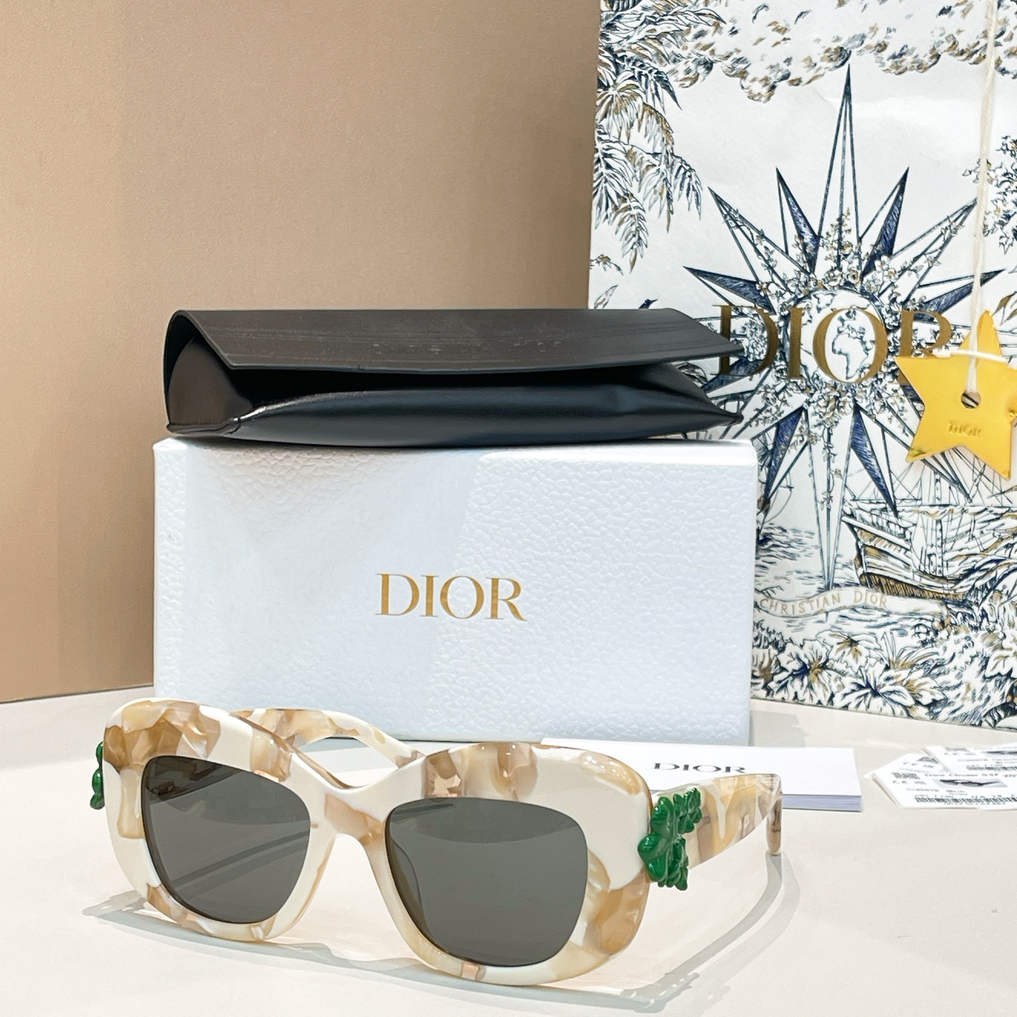 LOUIS VUITTO*✨✨✨MODEL：Z2640U✨✨✨ SIZE：54口18-140✨✨✨