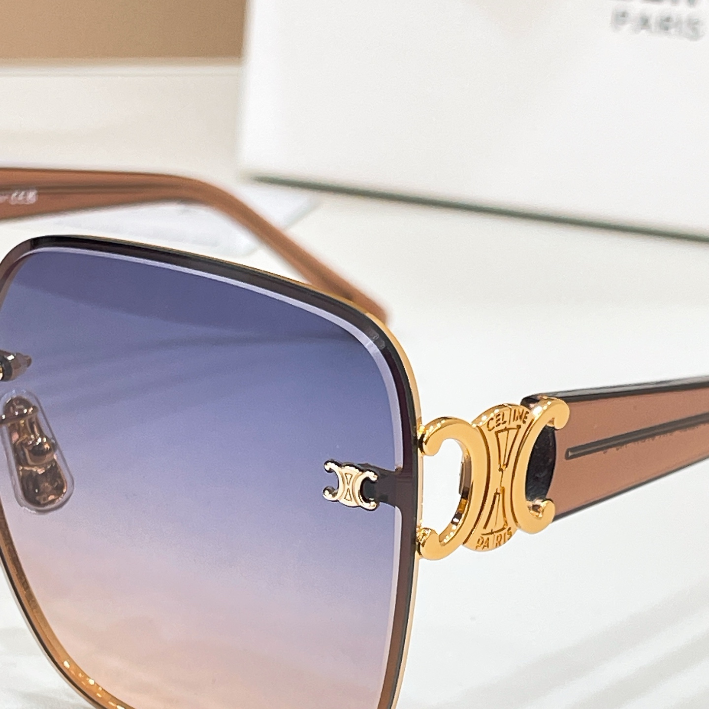Celine CELIN* MODEL: CL40252U SIZE:61口17-145