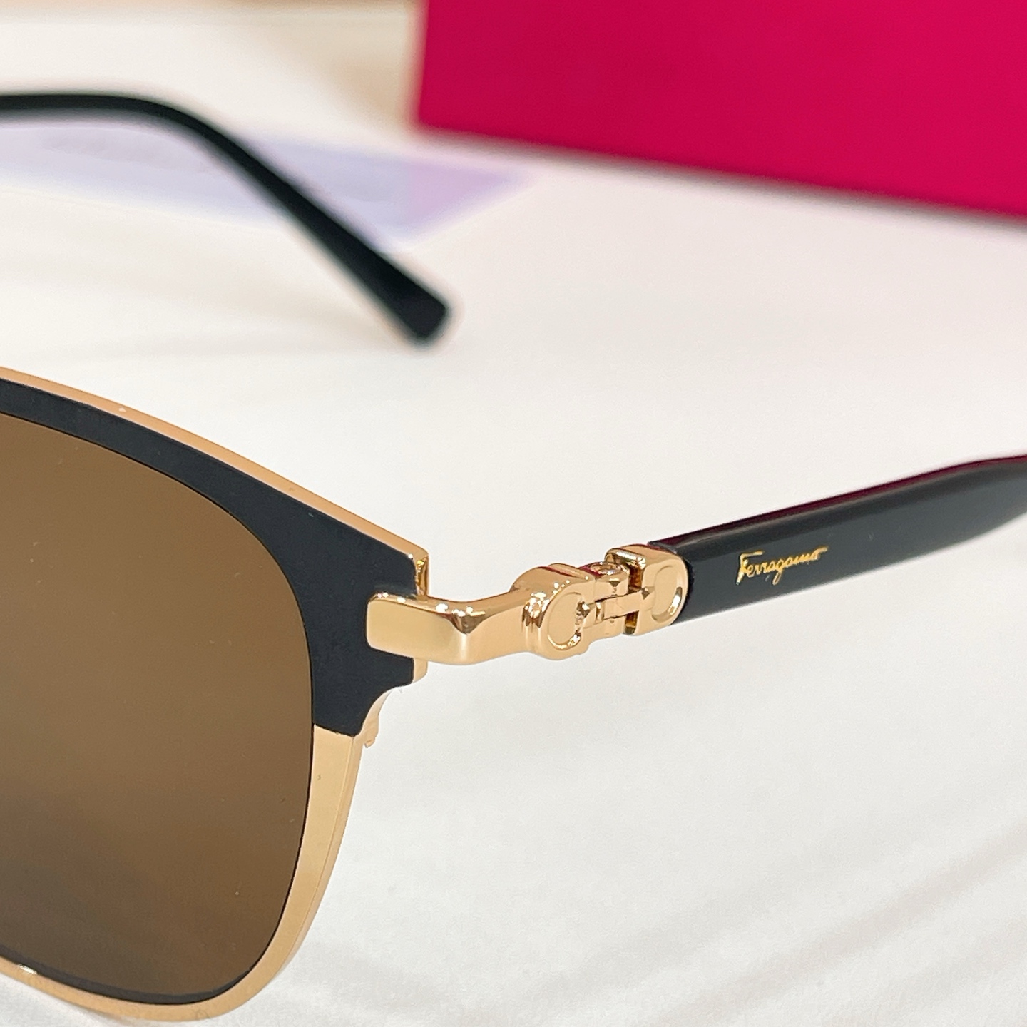 Salvatore ferragam* 菲*拉格慕 💚💚MODEL：SF2547A💚💚💚SIZE：53口