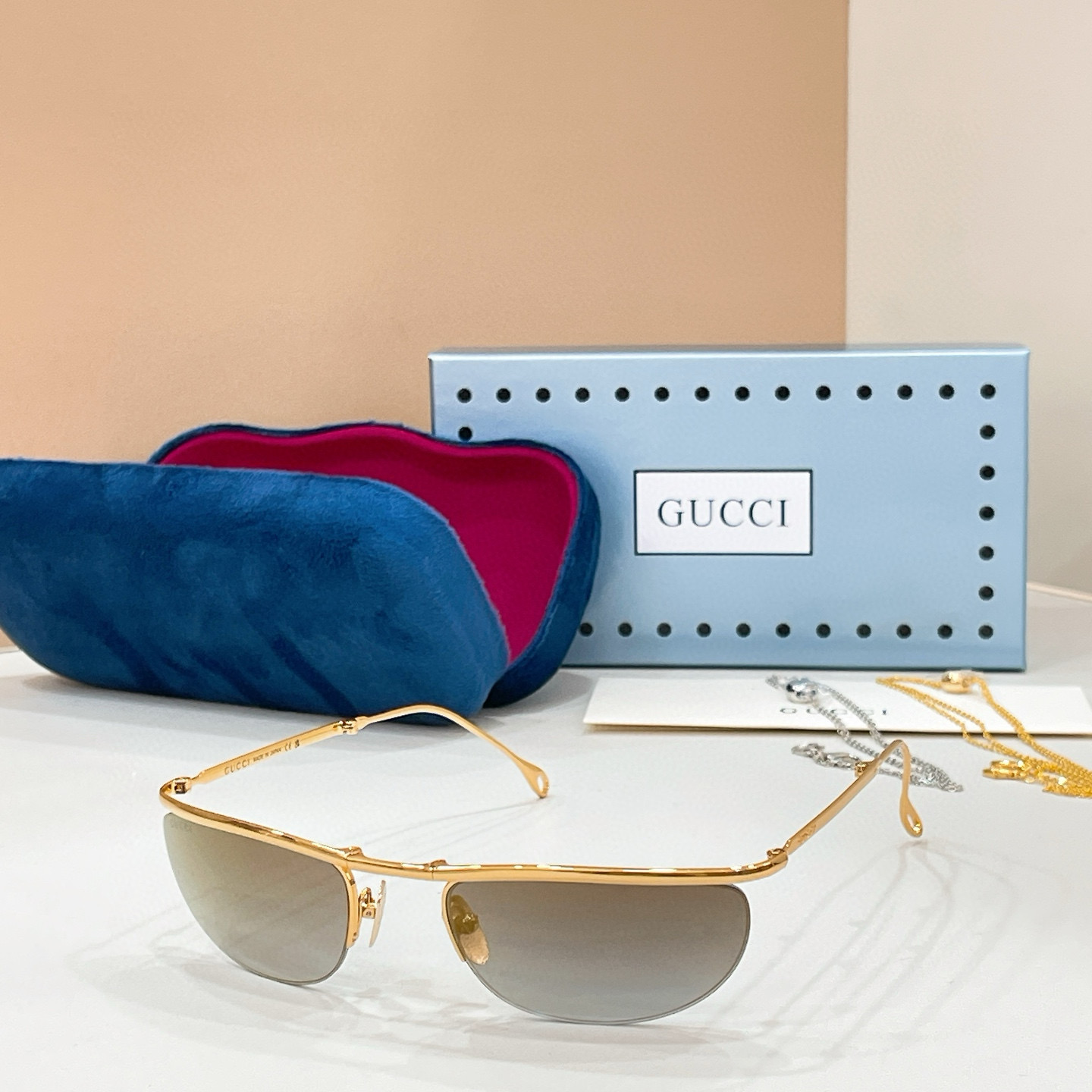 GUCCI🐝🐝🐝MODEL：GG2157S🐝🐝🐝SIZE:57口20-145🐝🐝🐝配送链子～～折叠款