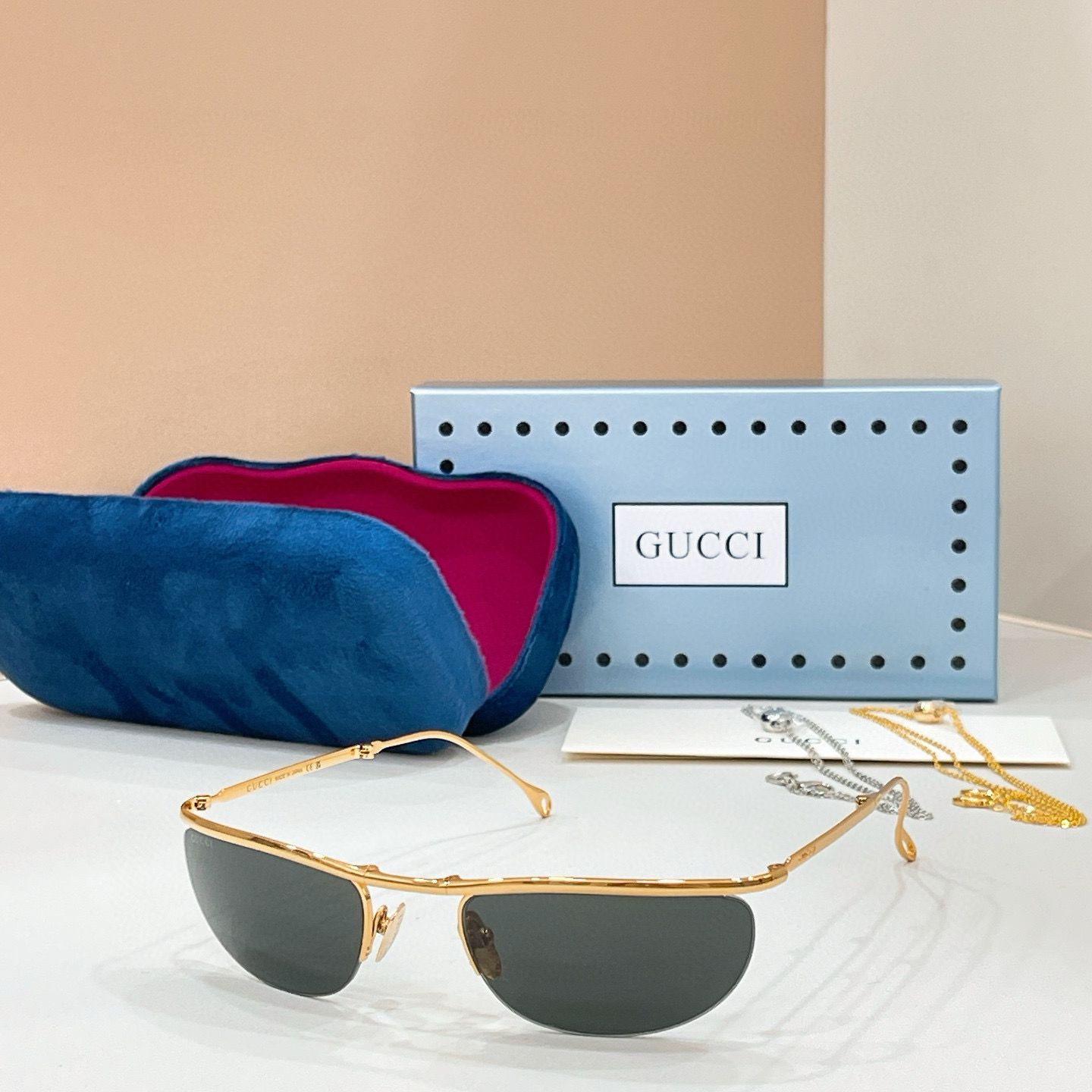 GUCCI🐝🐝🐝MODEL：GG2157S🐝🐝🐝SIZE:57口20-145🐝🐝🐝配送链子～～折叠款