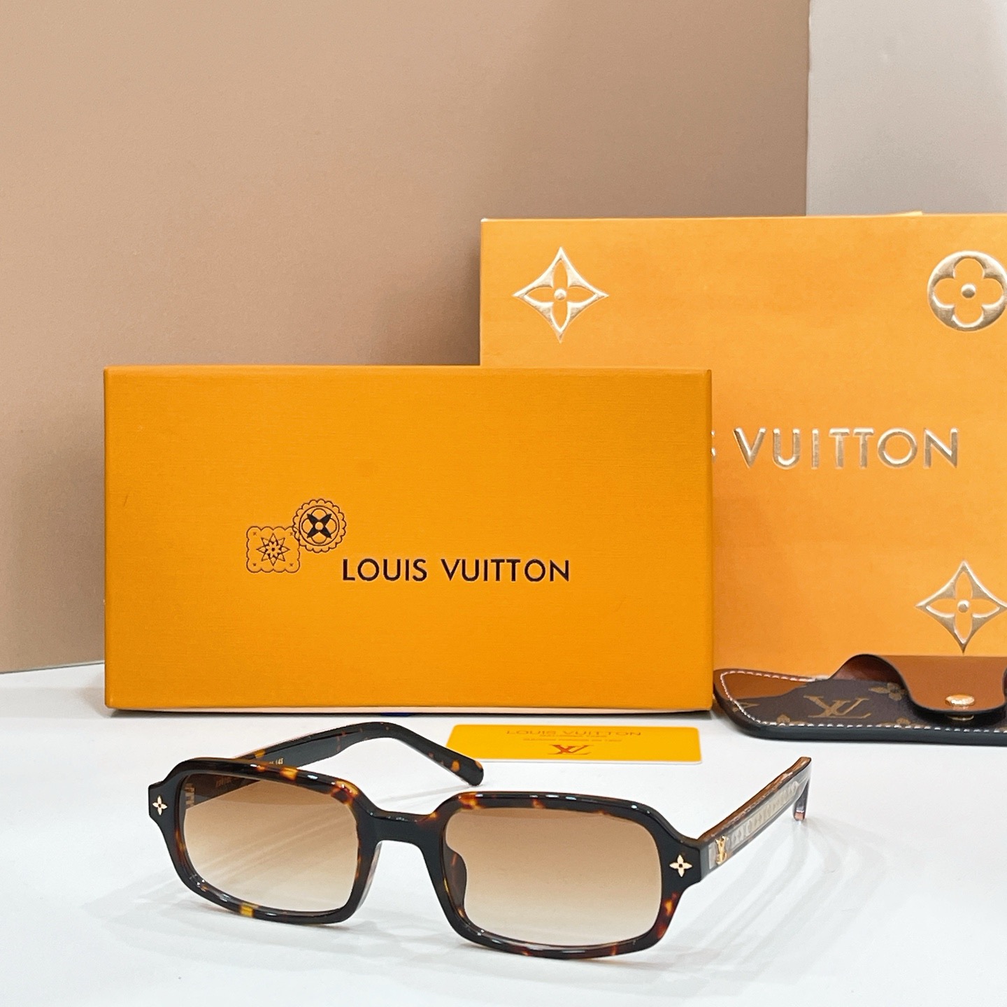 LOUIS VUITTO*✨✨✨MODEL：Z2978U✨✨✨ SIZE：55口21-145✨✨✨