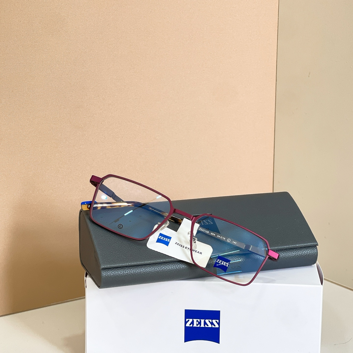 ZEIZZ蔡司🔱🔱🔱MODEL：ZS25158🔱🔱🔱SIZE：54口18-145🔱🔱🔱原装货品～～