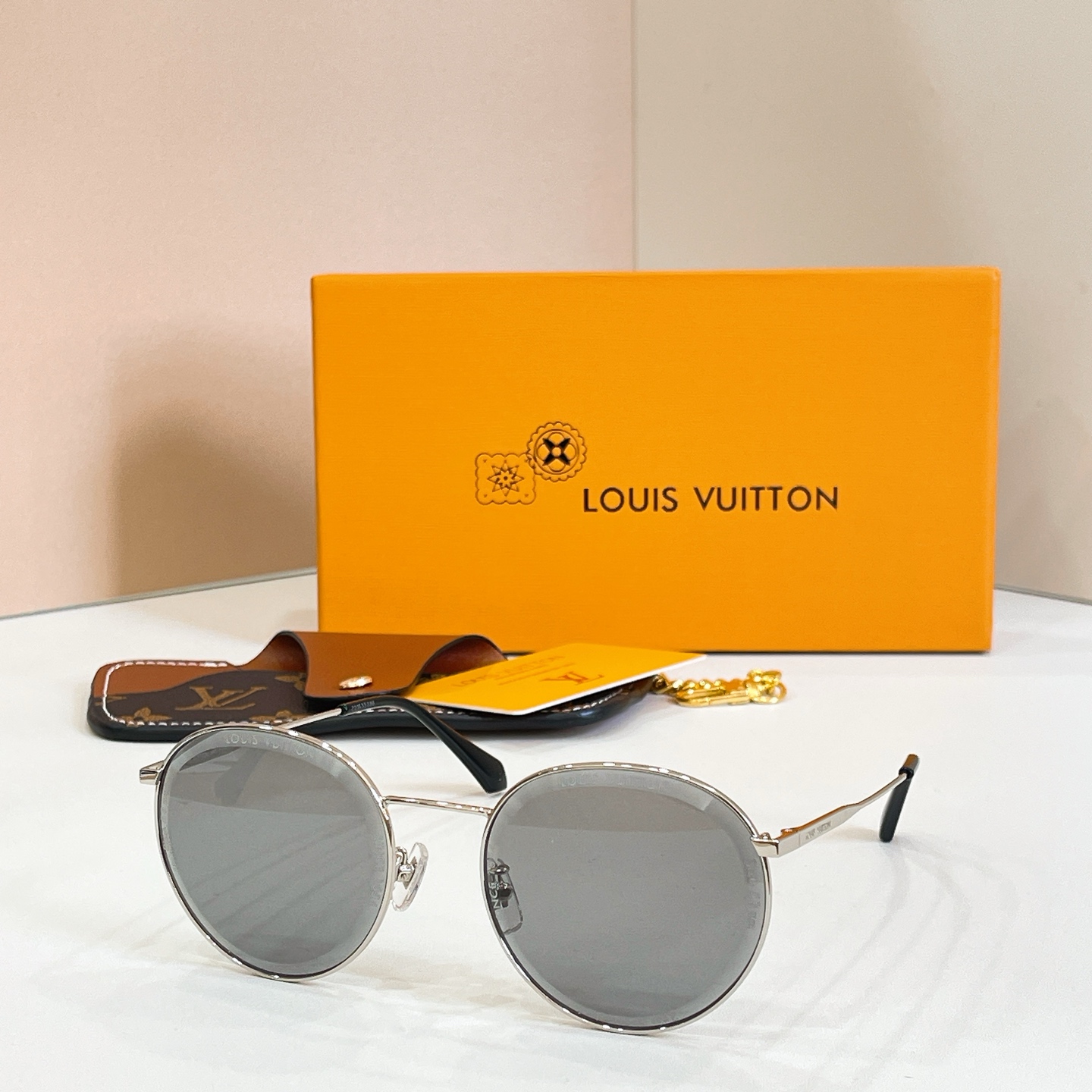 LOUIS VUITTO*✨✨✨MODEL：Z2626✨✨✨ SIZE：56口20-145✨✨✨