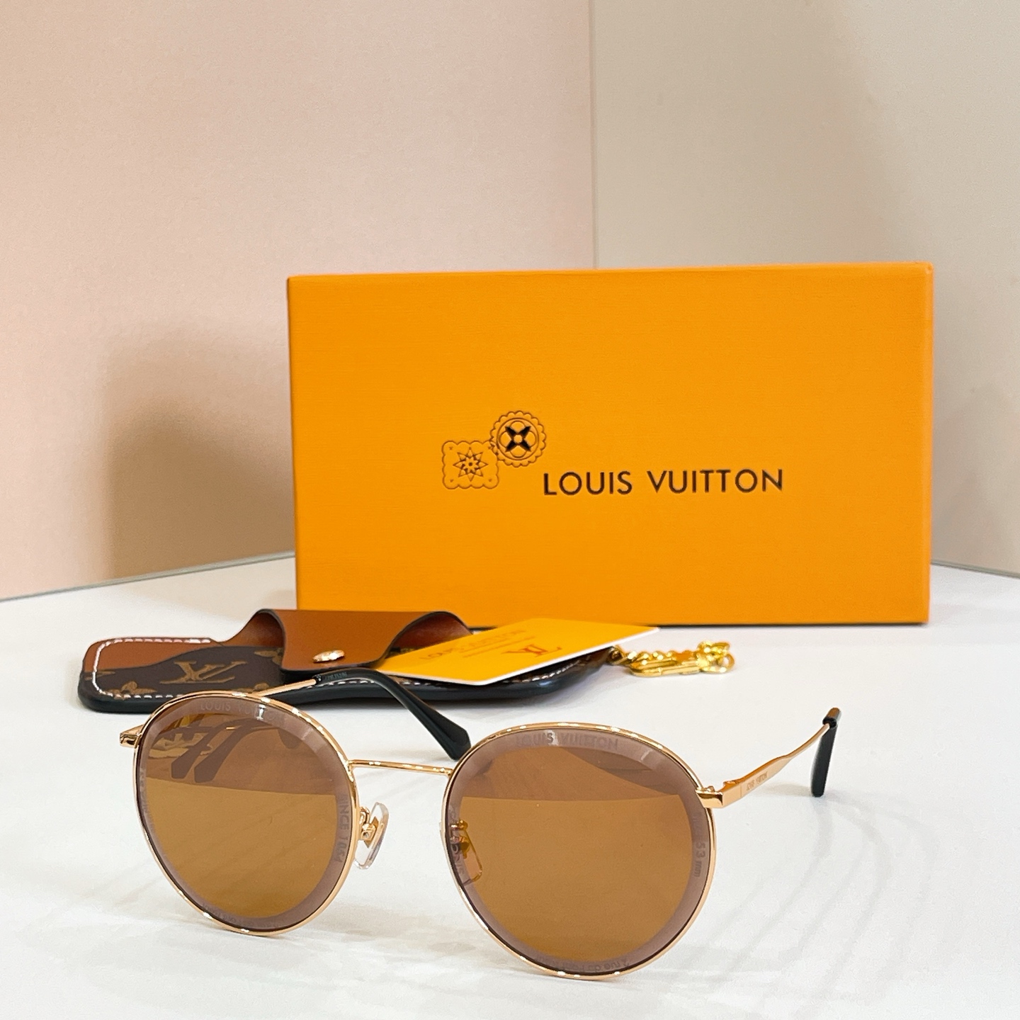 LOUIS VUITTO*✨✨✨MODEL：Z2626✨✨✨ SIZE：56口20-145✨✨✨