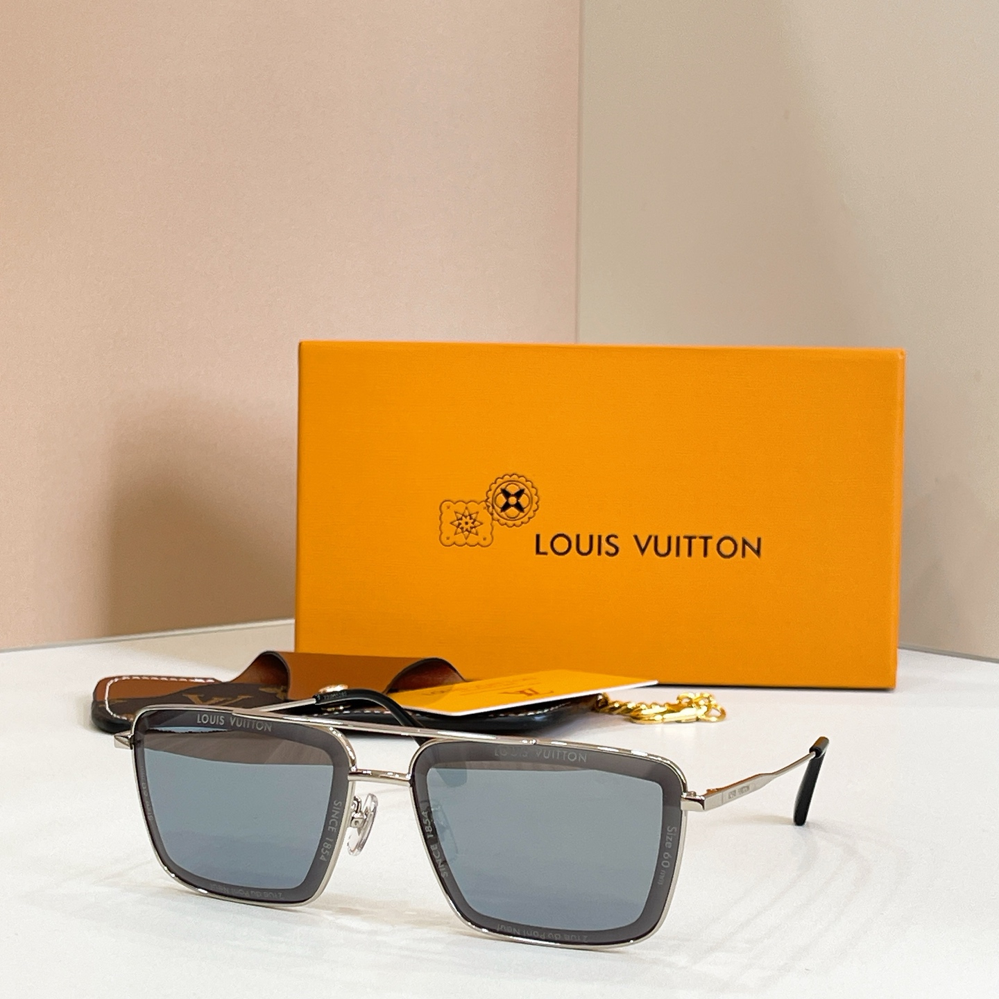 LOUIS VUITTO*✨✨✨MODEL：Z2610✨✨✨ SIZE：61口13-145✨✨✨