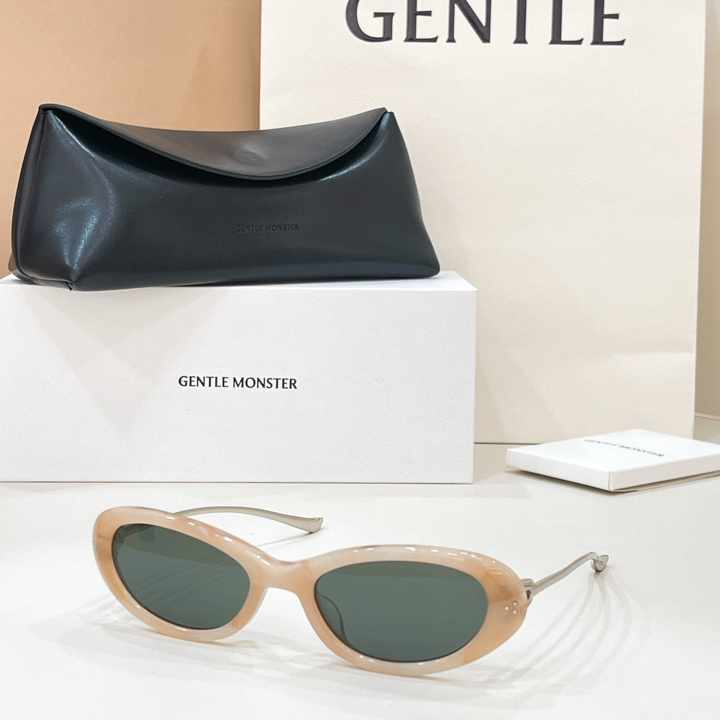 GENTLE MONSTE*🐼🐼🐼MODEL：ORA🐼🐼🐼SIZE:55口19-138🐼🐼