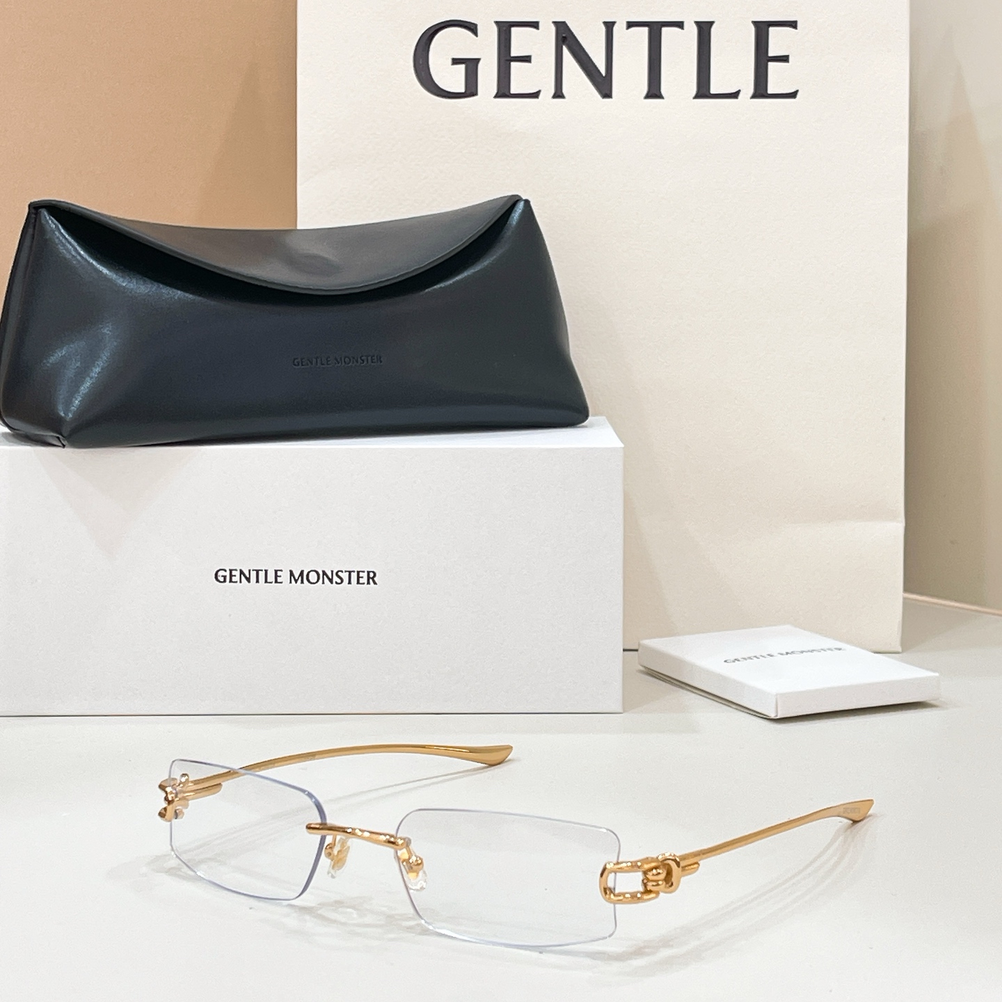 GENTLE MONSTE*🐼🐼🐼MODEL：GAMOT🐼🐼🐼SIZE：56口19-140🐼🐼🐼