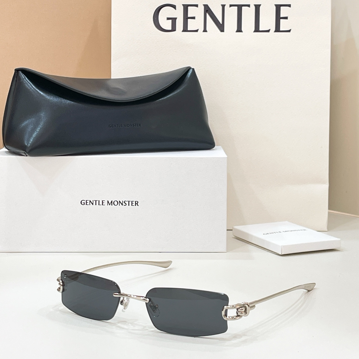 GENTLE MONSTE*🐼🐼🐼MODEL：GAMOT🐼🐼🐼SIZE：56口19-140🐼🐼🐼