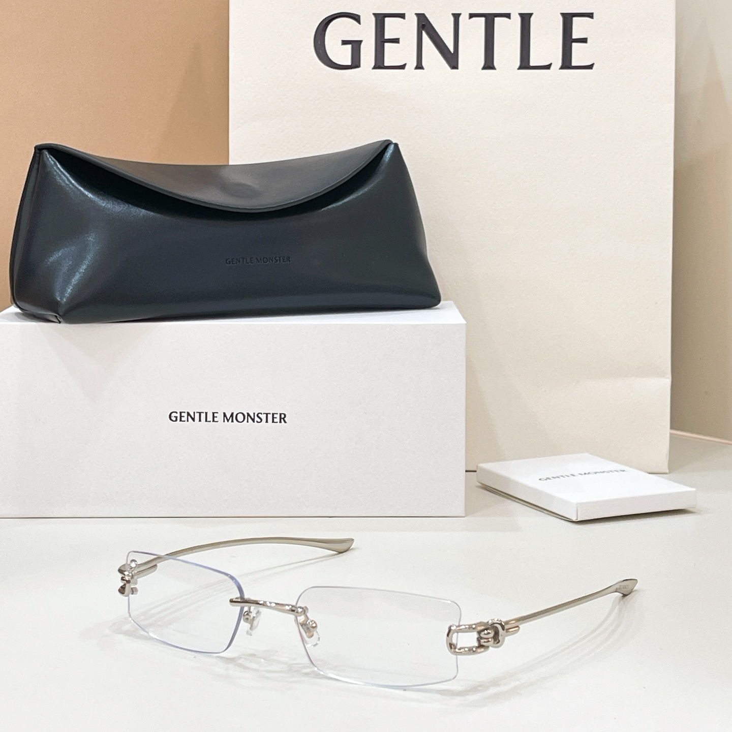 GENTLE MONSTE*🐼🐼🐼MODEL：GAMOT🐼🐼🐼SIZE：56口19-140🐼🐼🐼