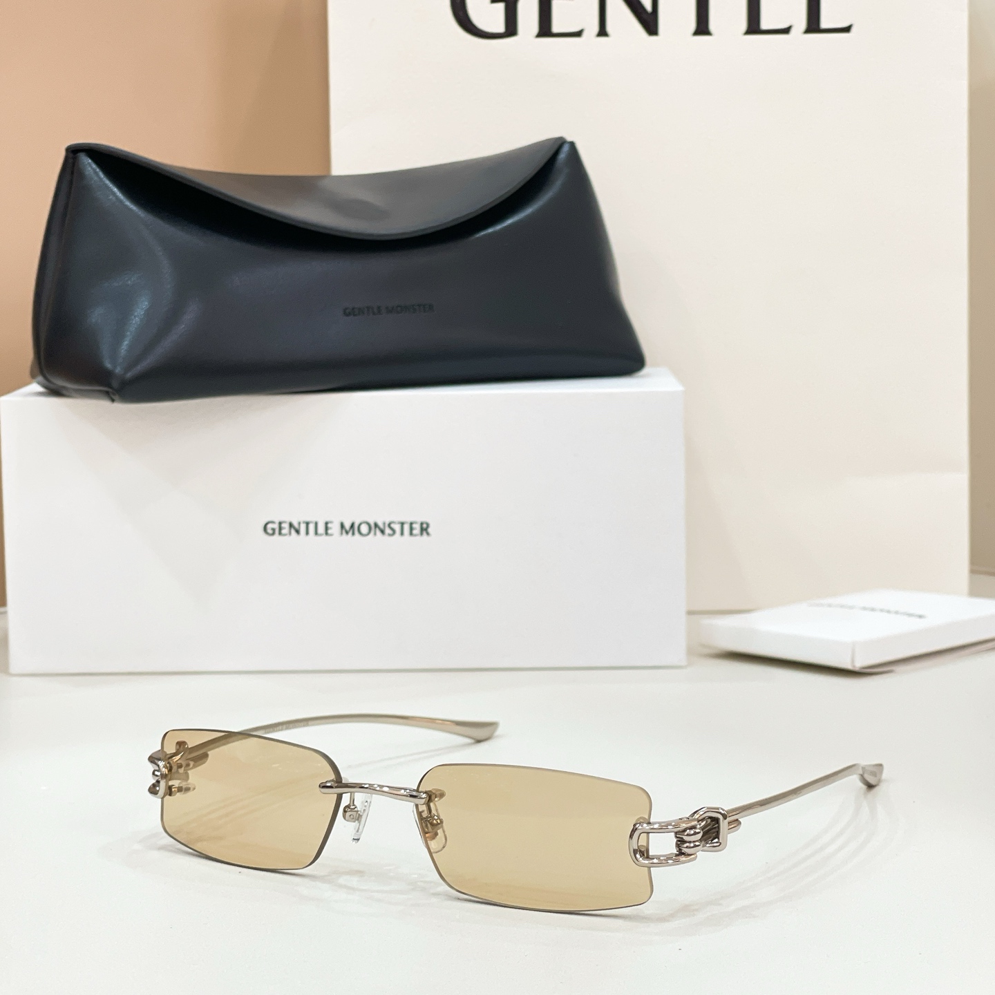 GENTLE MONSTE*🐼🐼🐼MODEL：GAMOT🐼🐼🐼SIZE：56口18-140🐼🐼🐼