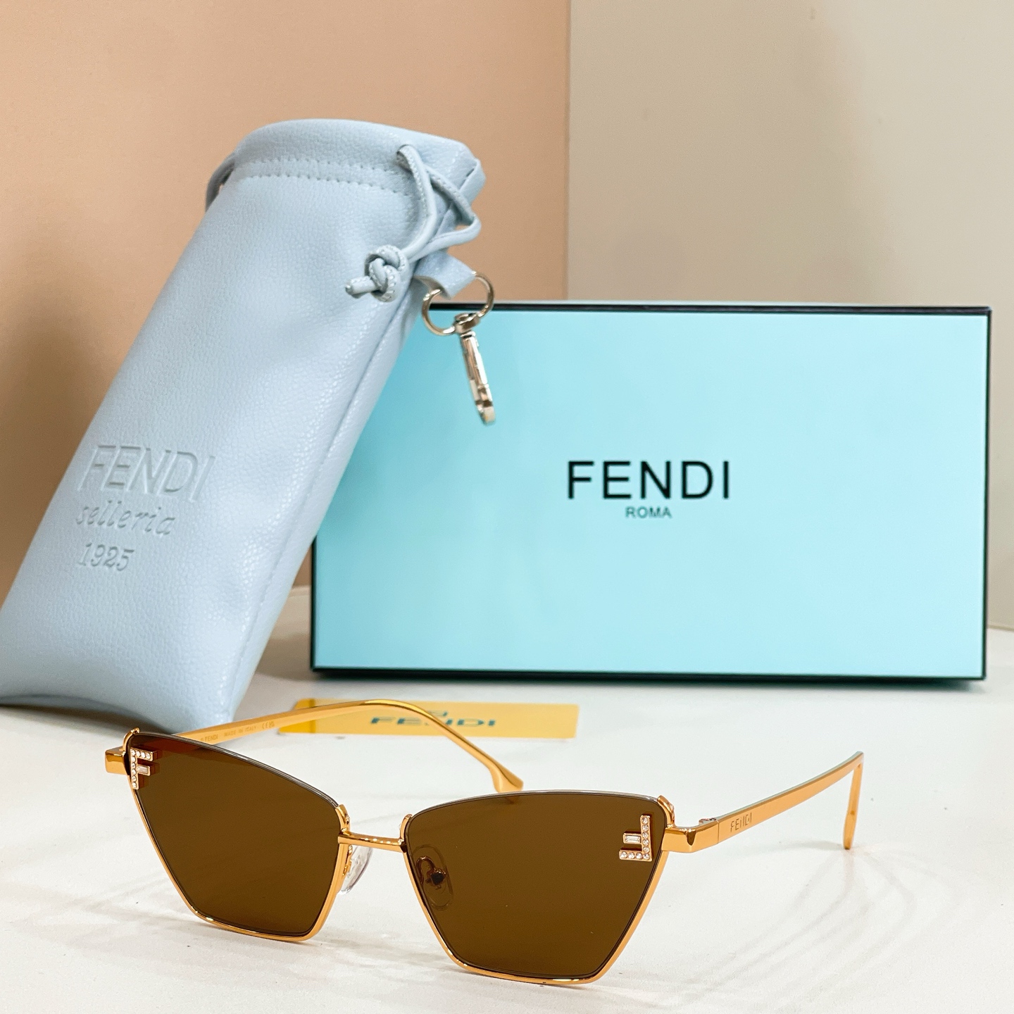 FENDI✨✨✨MODEL：FE 4104✨✨ SIZE：57口16-145✨✨✨