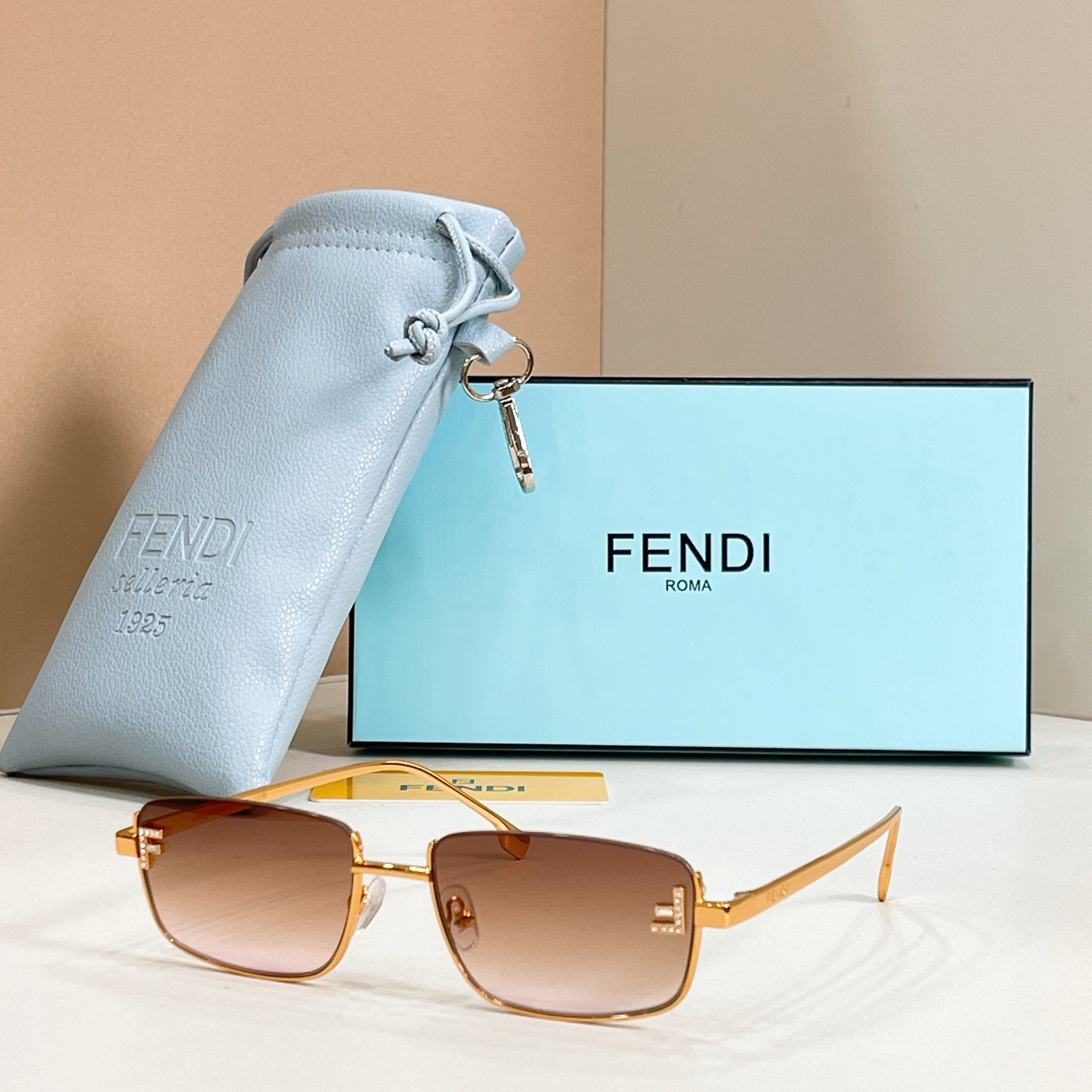 FENDI✨✨✨MODEL：FE 4105✨✨ SIZE：55口18-145✨✨✨